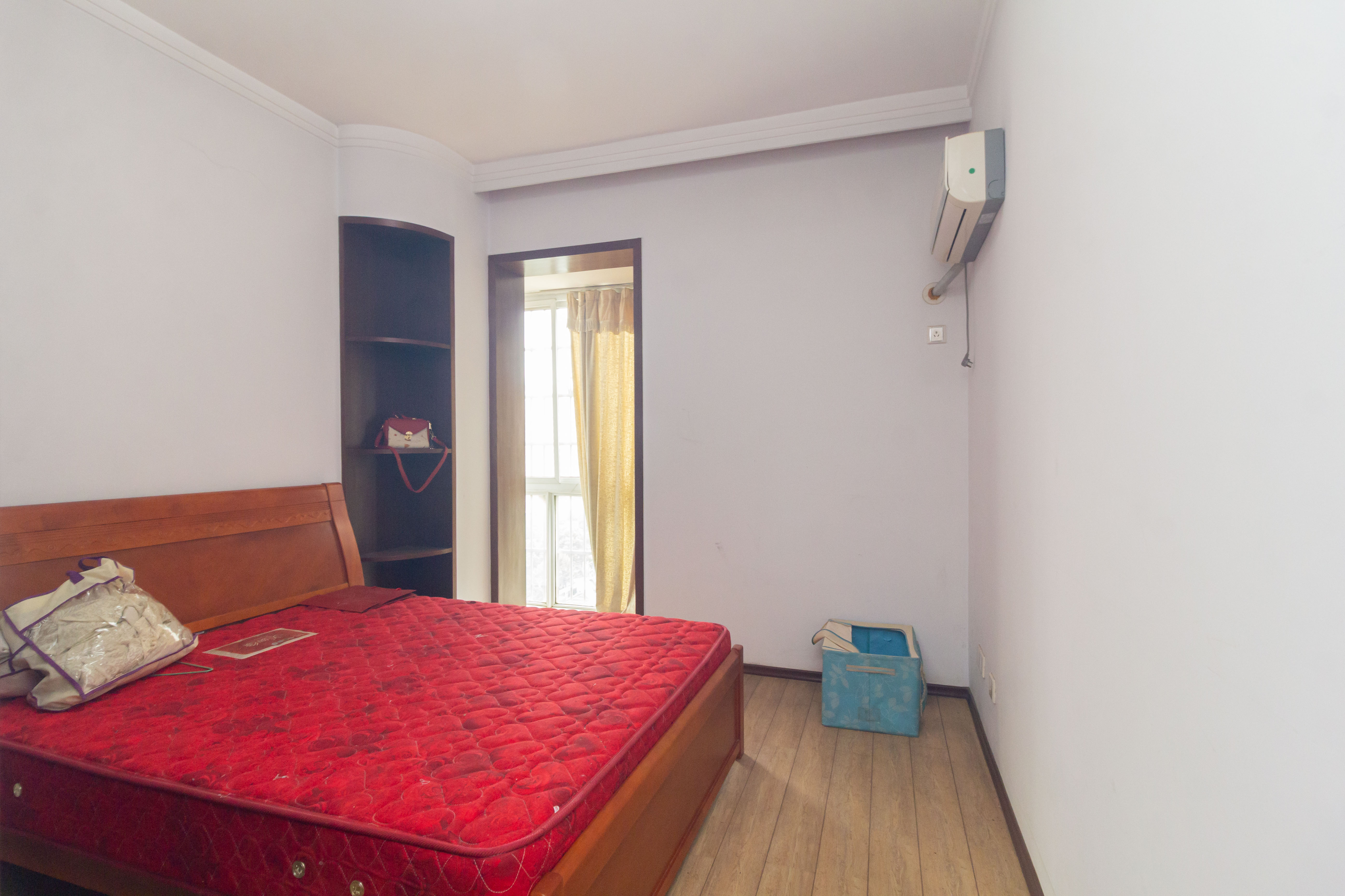 圣力华苑 3室2厅2卫 59.8万 圣力华苑 3室2厅2卫 59.8万卧室