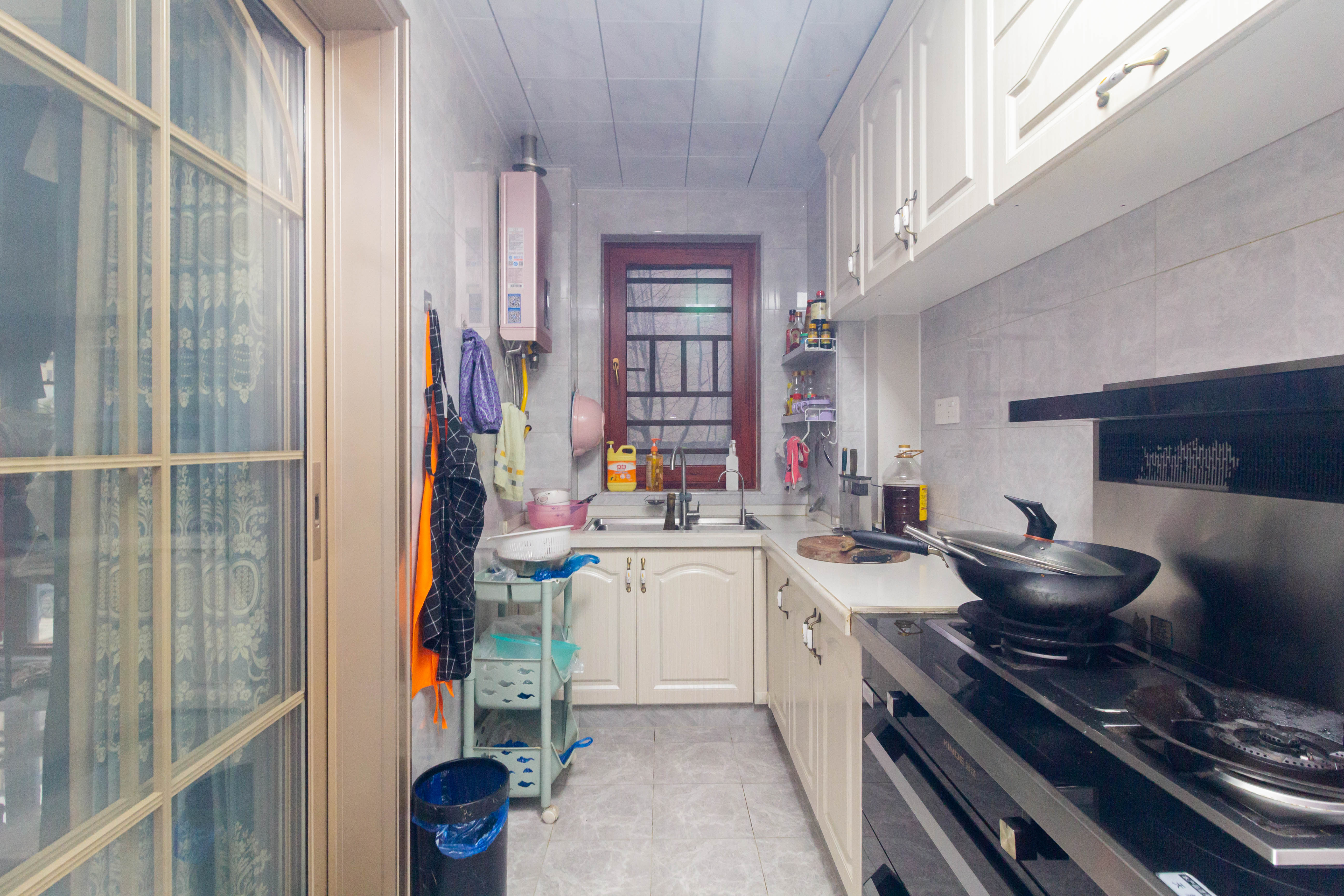 金科天悦(金科美邻汇) 3室2厅2卫 75.0万 金科天悦(金科美邻汇) 3室2厅2卫 75.0万厨房