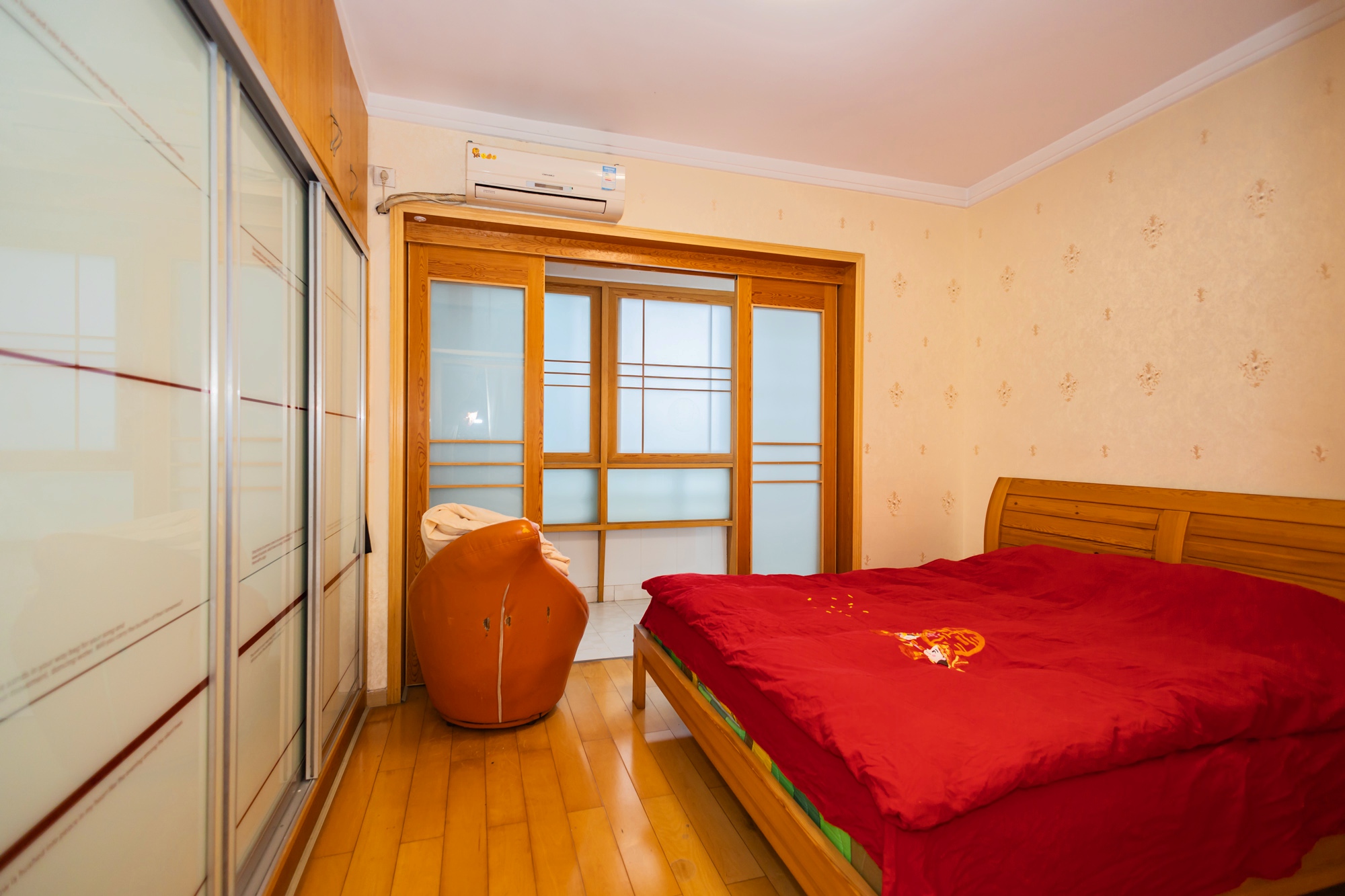 开源鑫苑  5室2厅2卫    128.0万卧室