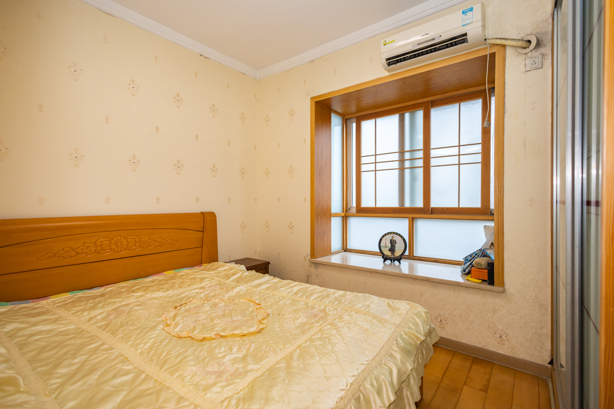 开源鑫苑  5室2厅2卫    128.0万卧室