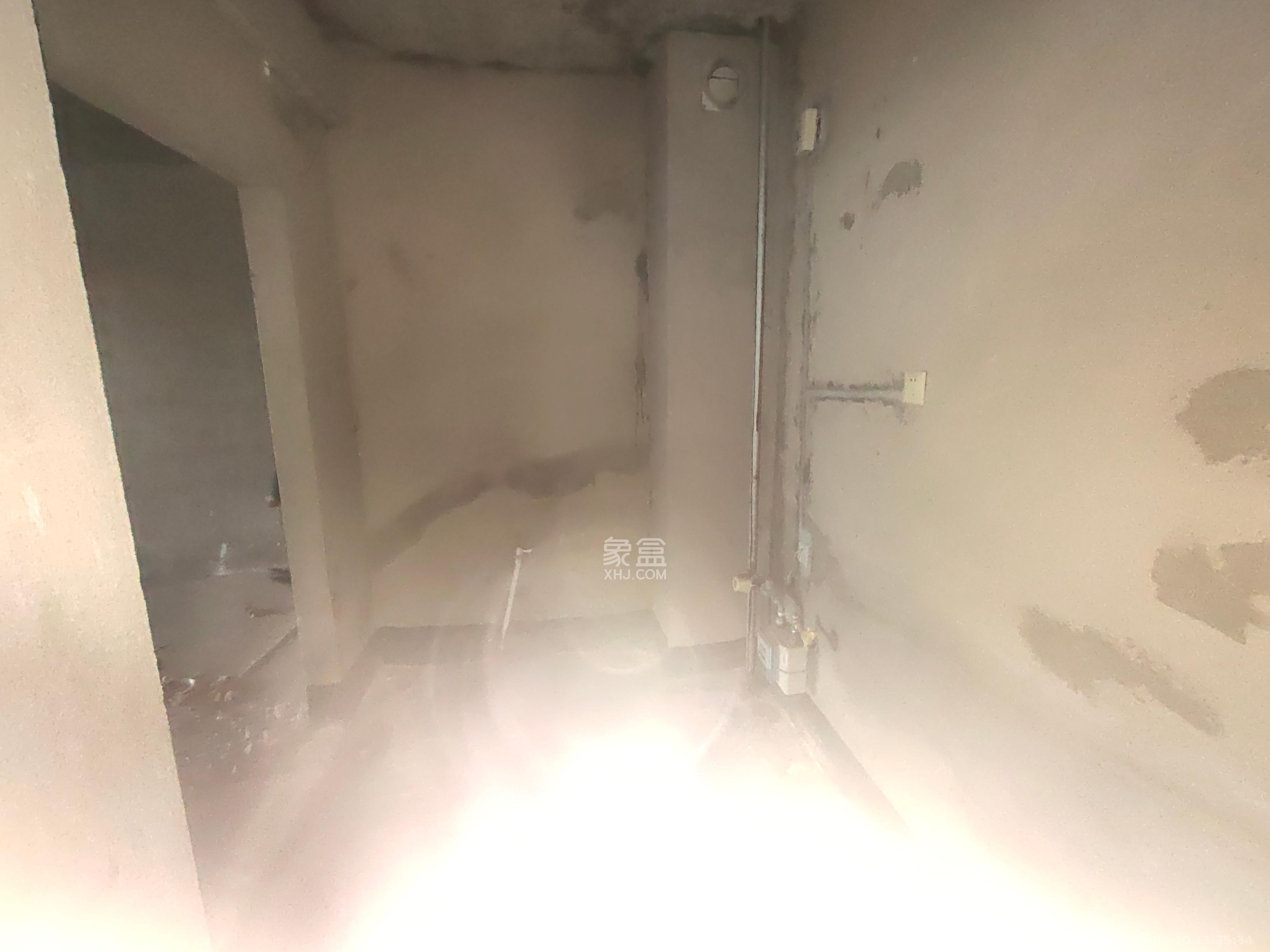 绿地V岛  1室1厅1卫   1500.00元/月室内图1