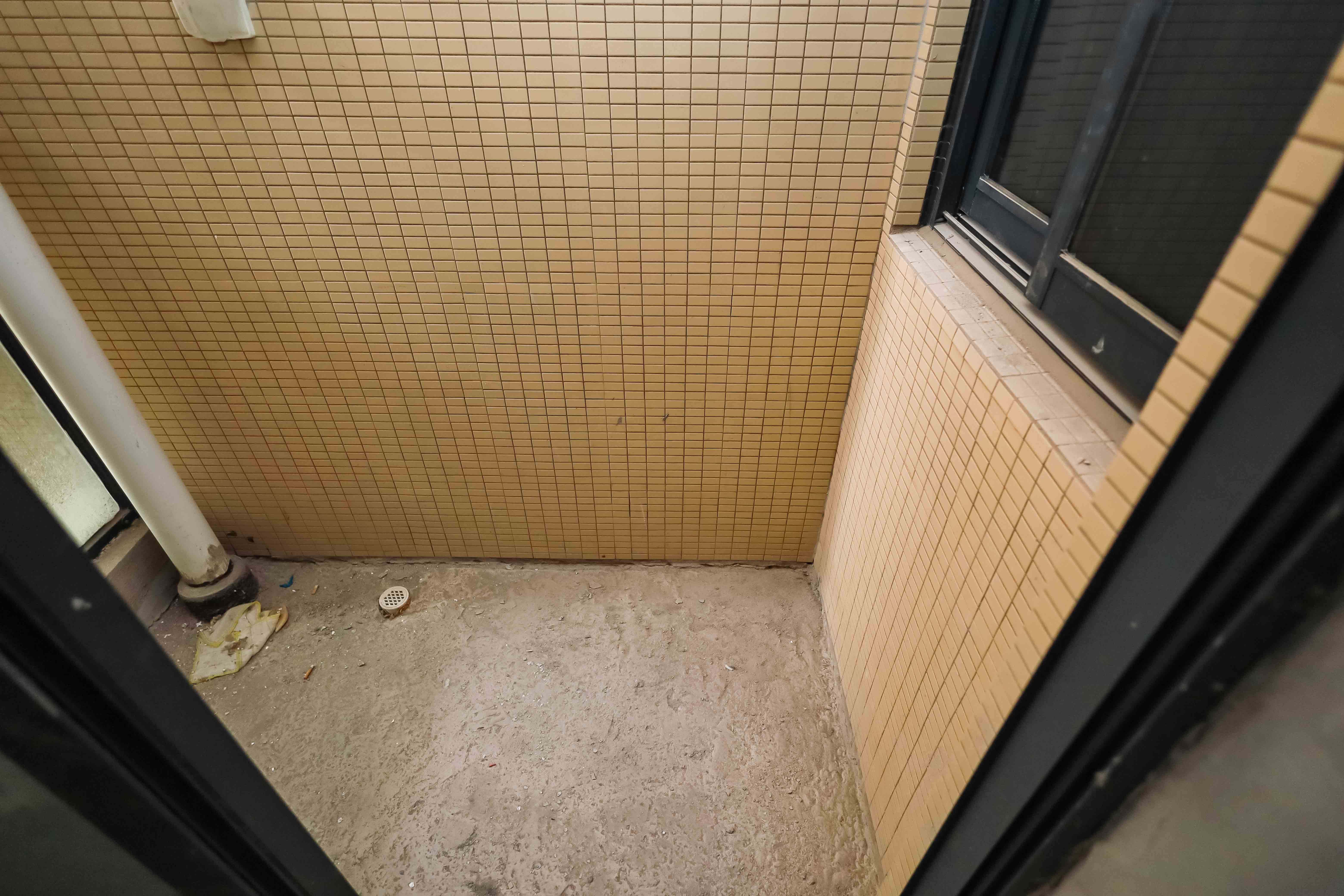 长房云时代  3室2厅1卫   98.90万阳台
