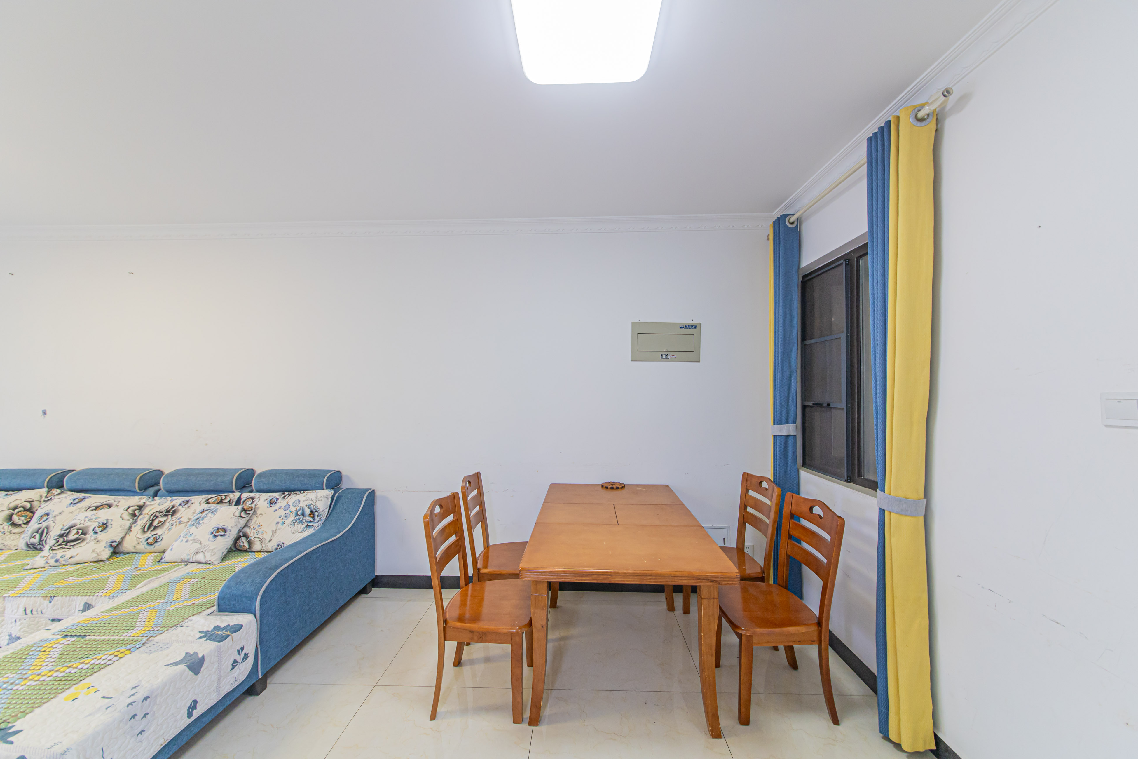 北辰中央公园C区  3室2厅1卫    85.8万客厅