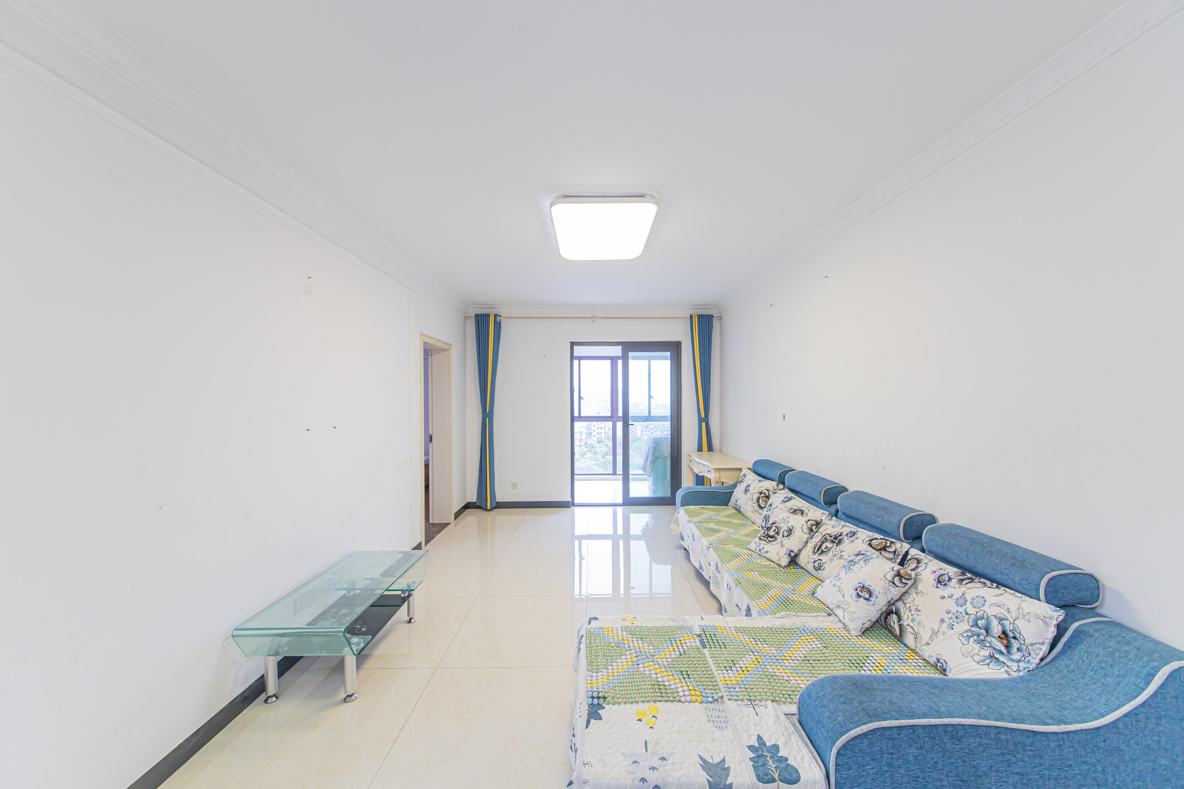 北辰中央公园C区  3室2厅1卫    85.8万客厅