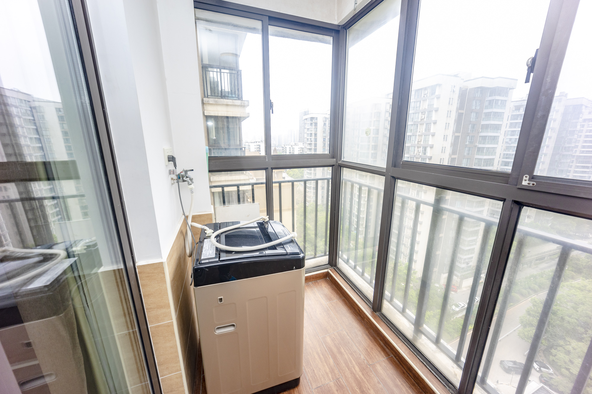 钱隆樽品(一、二、三期)  3室2厅2卫    98.6万 钱隆樽品(一、二、三期)  3室2厅2卫    98.6万阳台