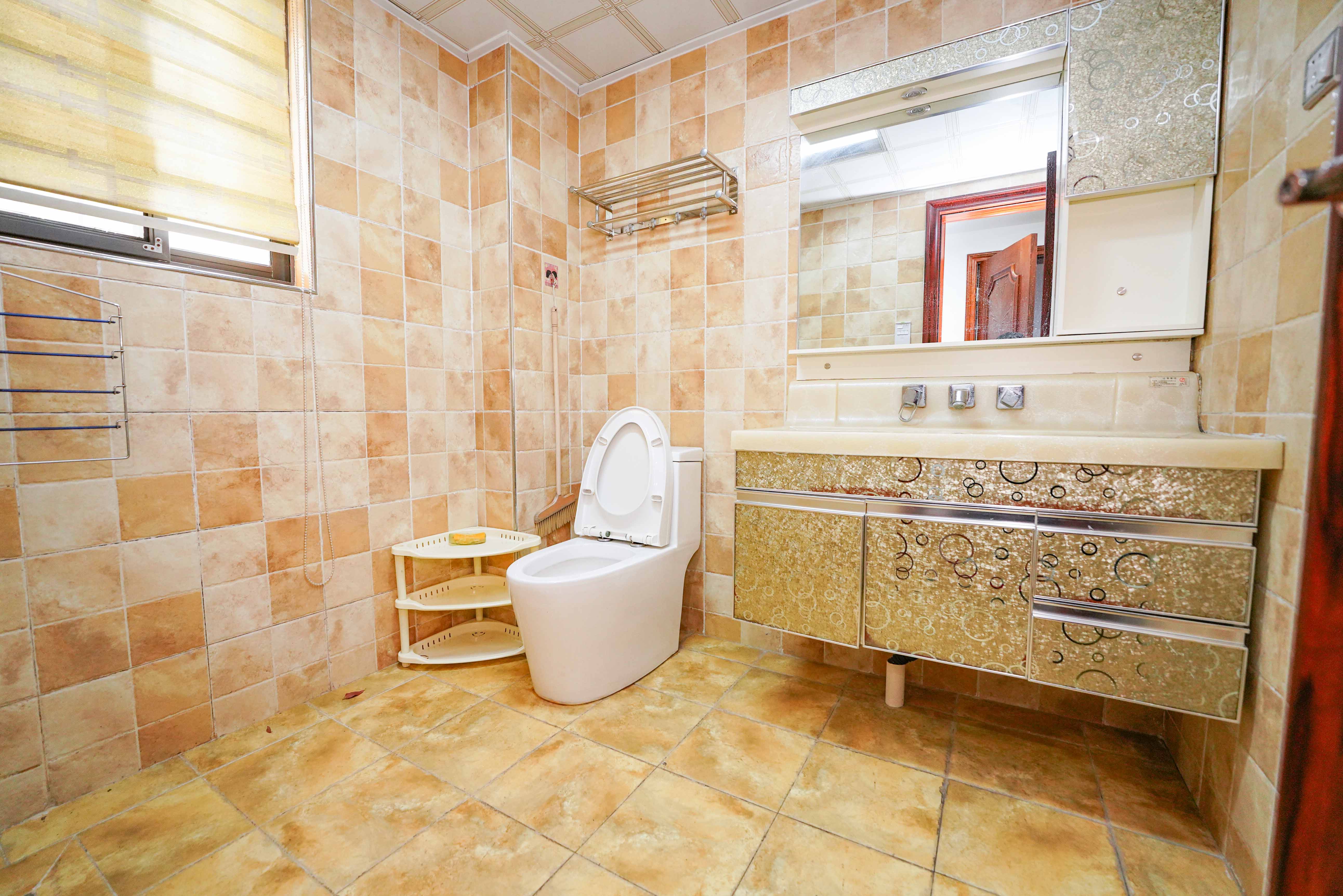 嘉华城（一期）  3室2厅1卫    125.0万卫生间