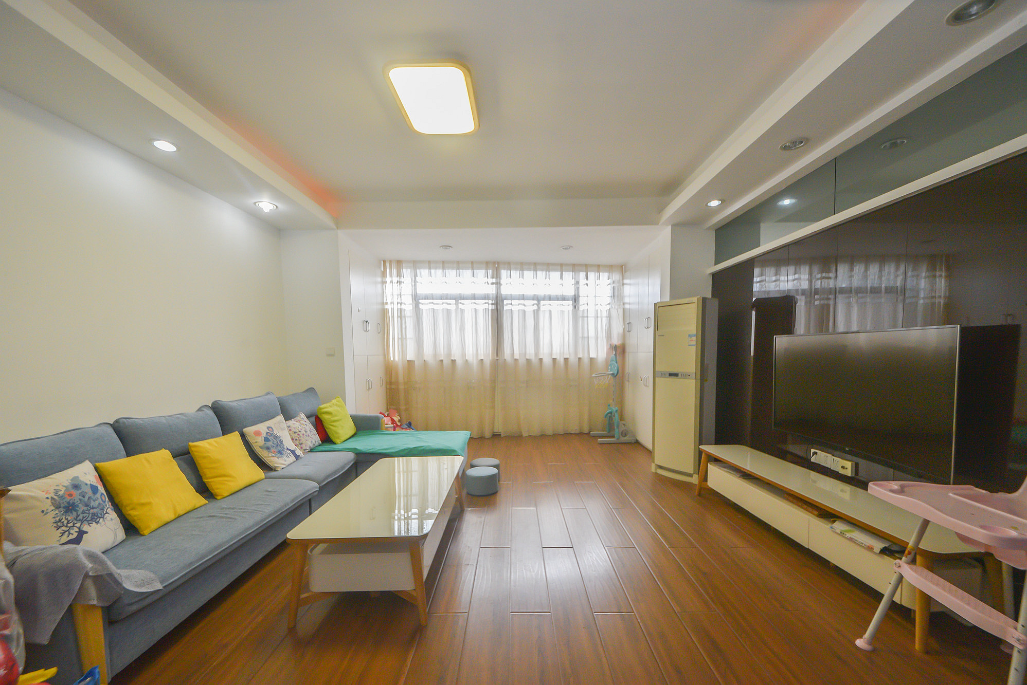 城南郡 4室2厅2卫 102.0万 城南郡 4室2厅2卫 102.0万客厅