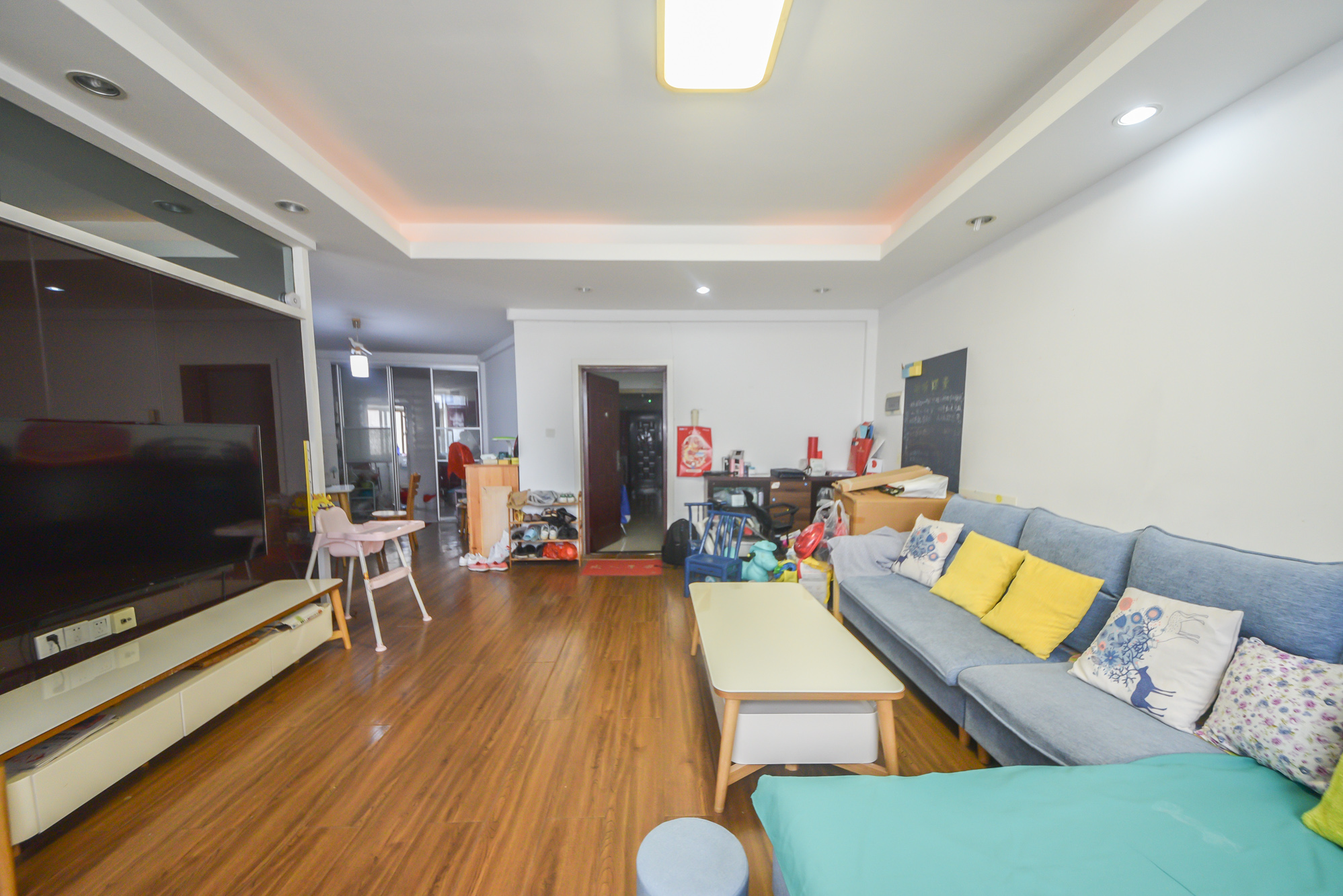 城南郡 4室2厅2卫 102.0万 城南郡 4室2厅2卫 102.0万客厅