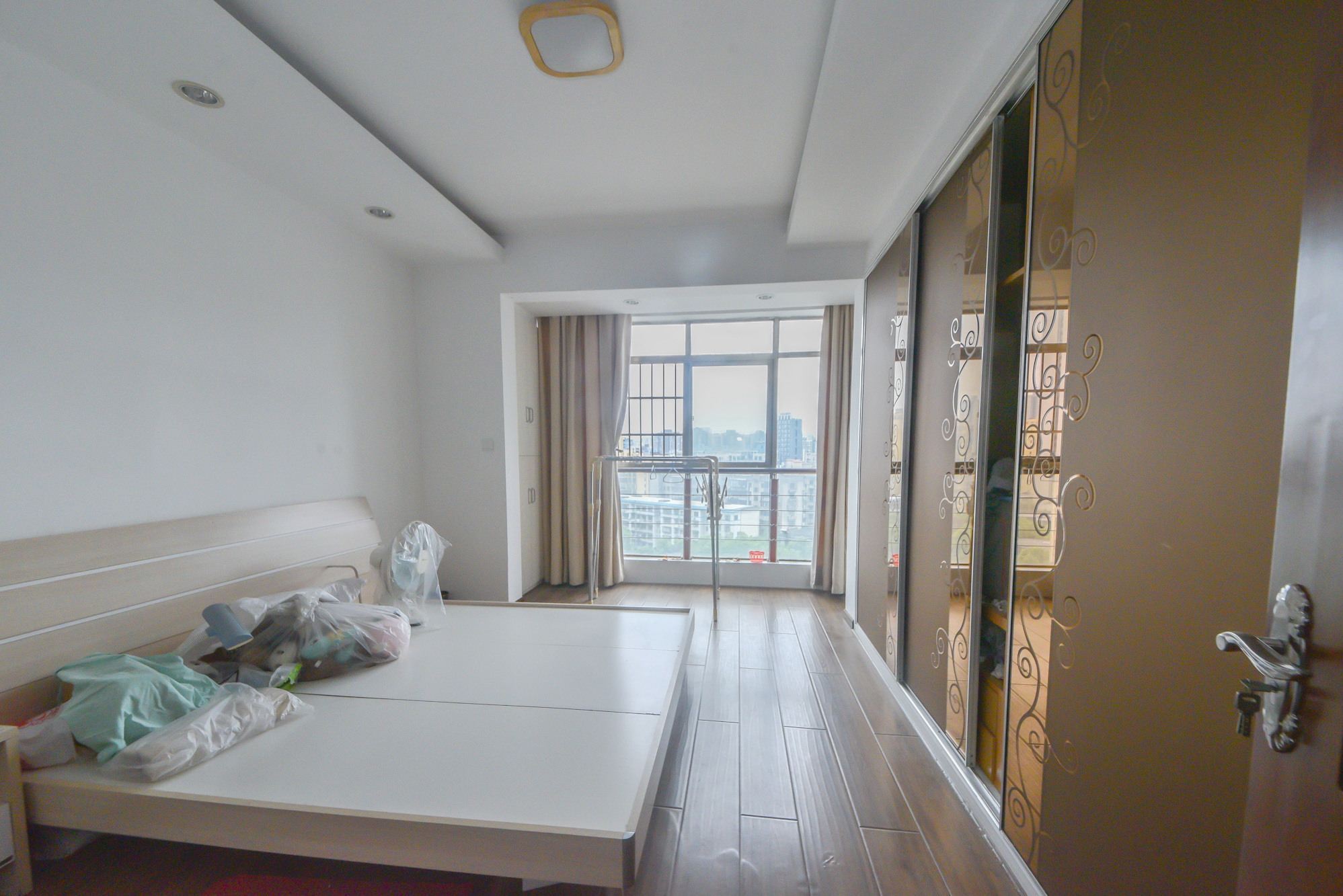 城南郡 4室2厅2卫 102.0万 城南郡 4室2厅2卫 102.0万卧室