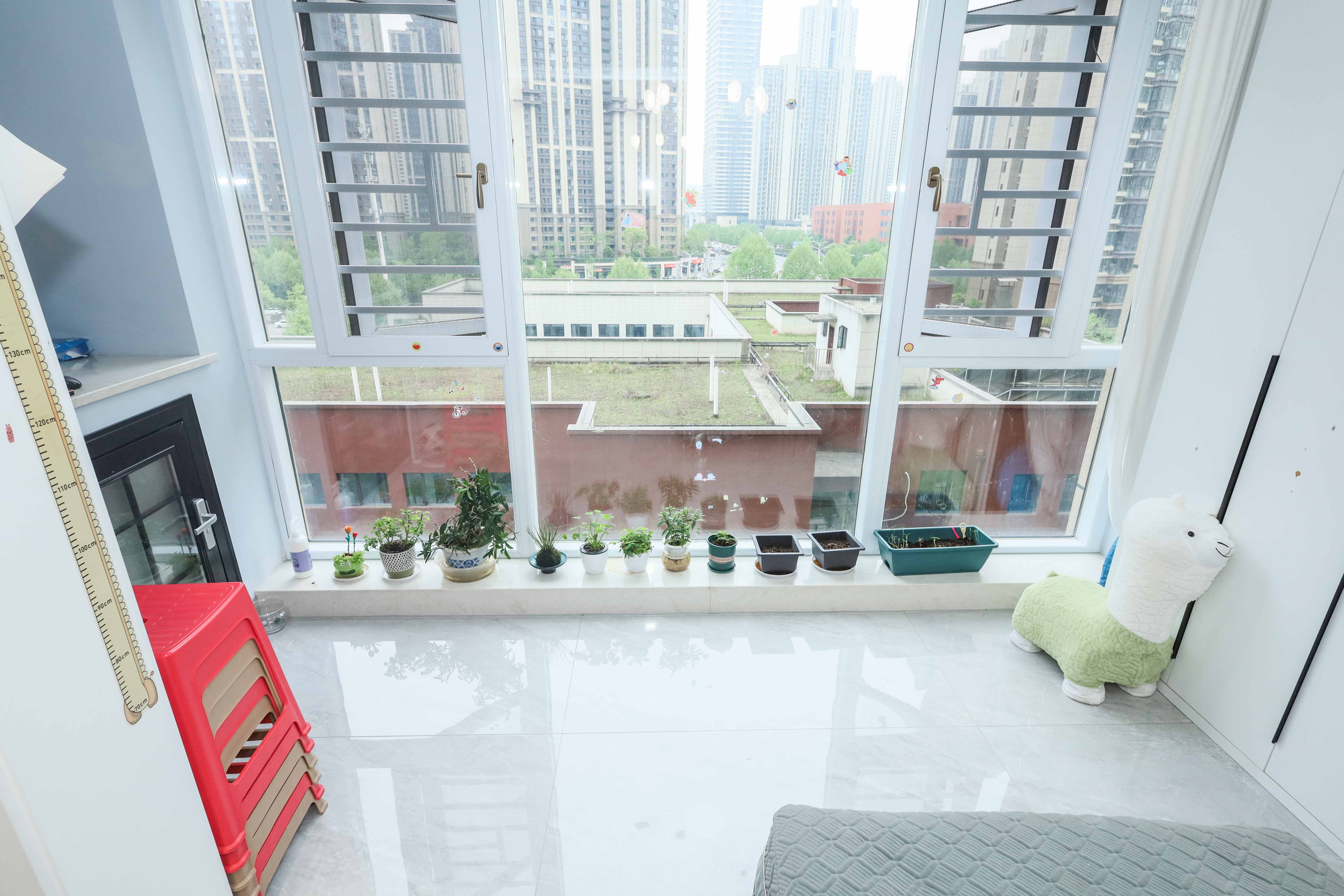 中国铁建梅溪青秀三期  3室2厅2卫   172.00万阳台