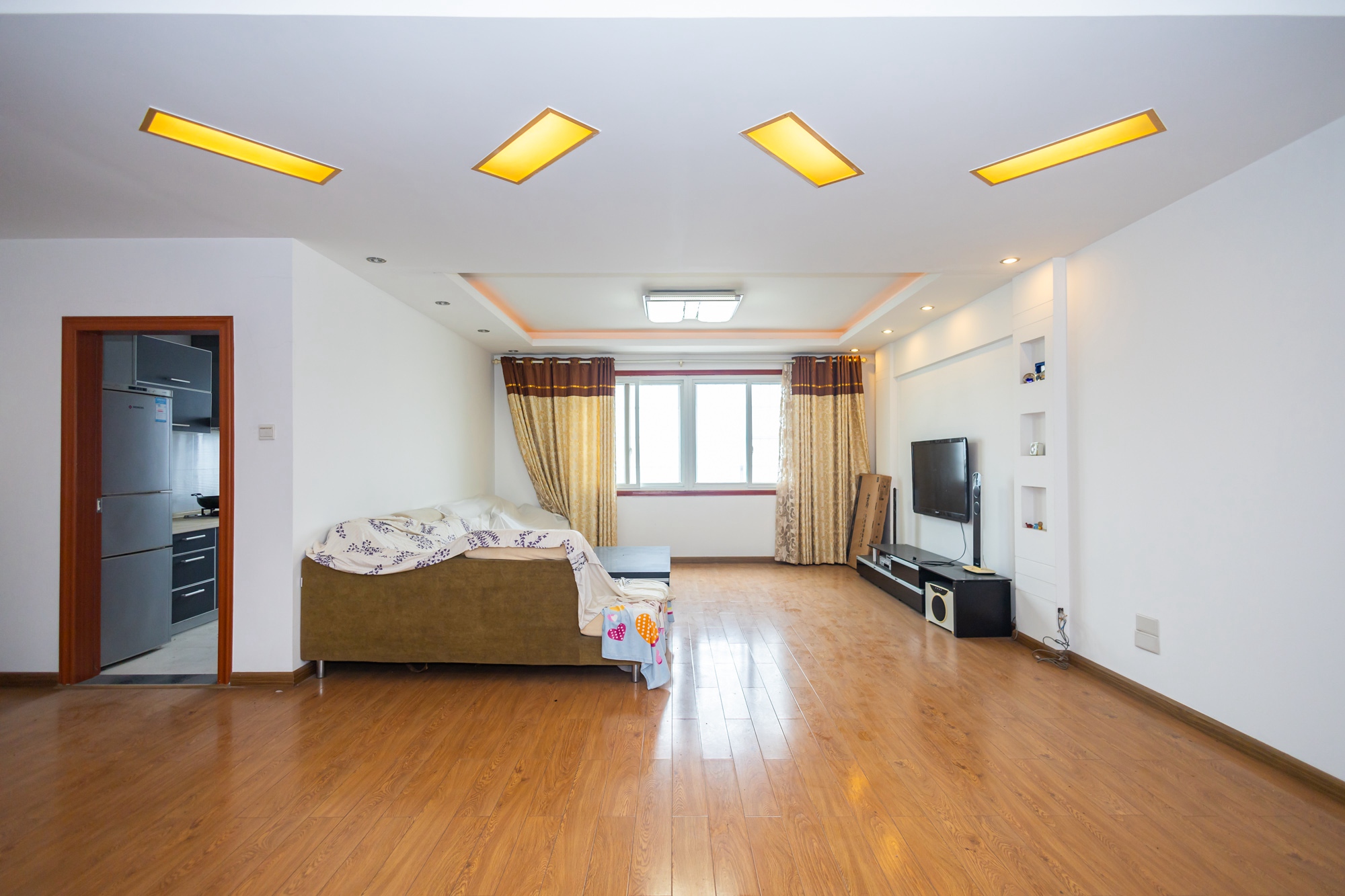 开源鑫阁 4室2厅2卫 85.8万 开源鑫阁 4室2厅2卫 85.8万客厅