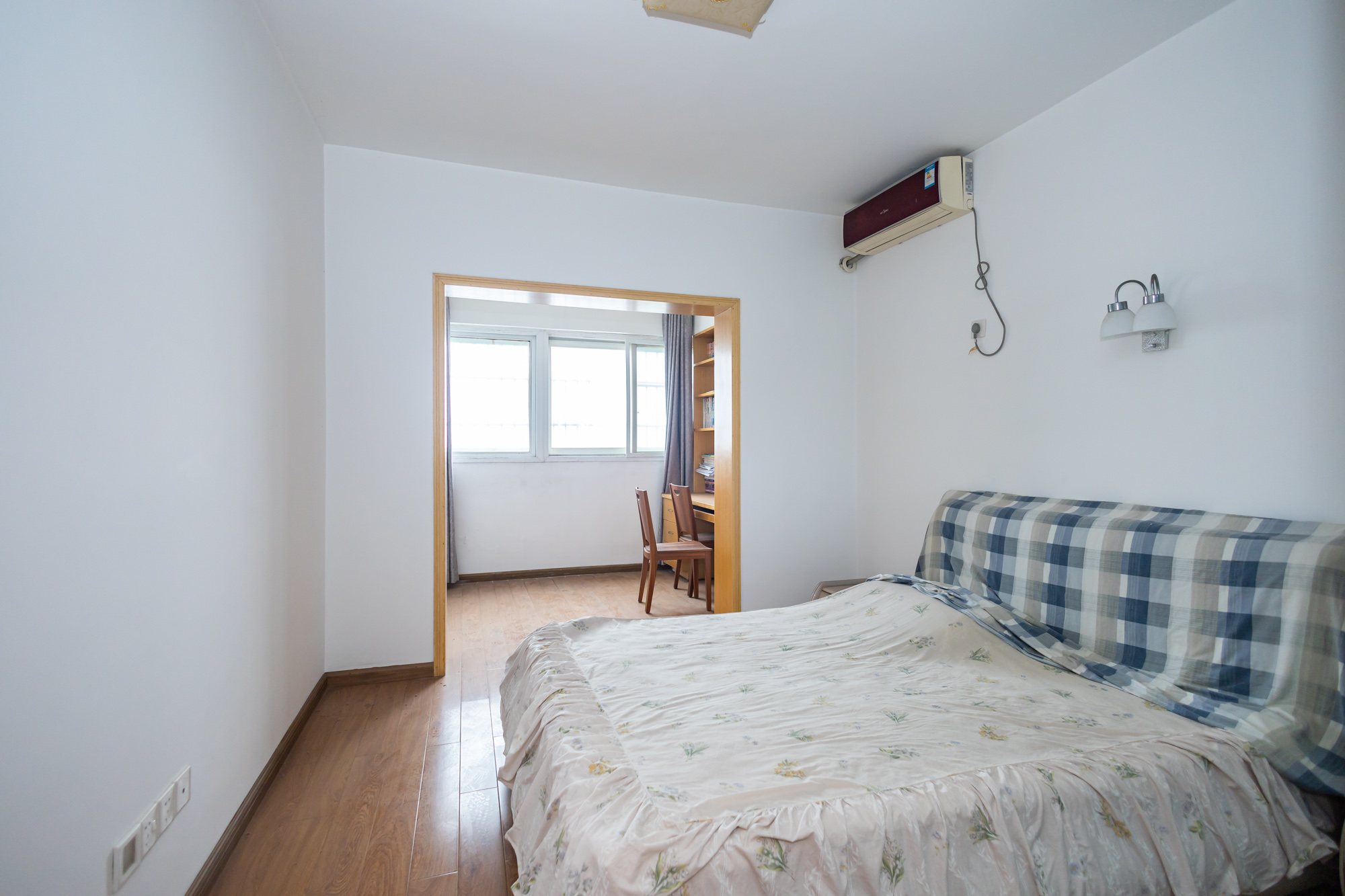 开源鑫阁 4室2厅2卫 85.8万 开源鑫阁 4室2厅2卫 85.8万卧室