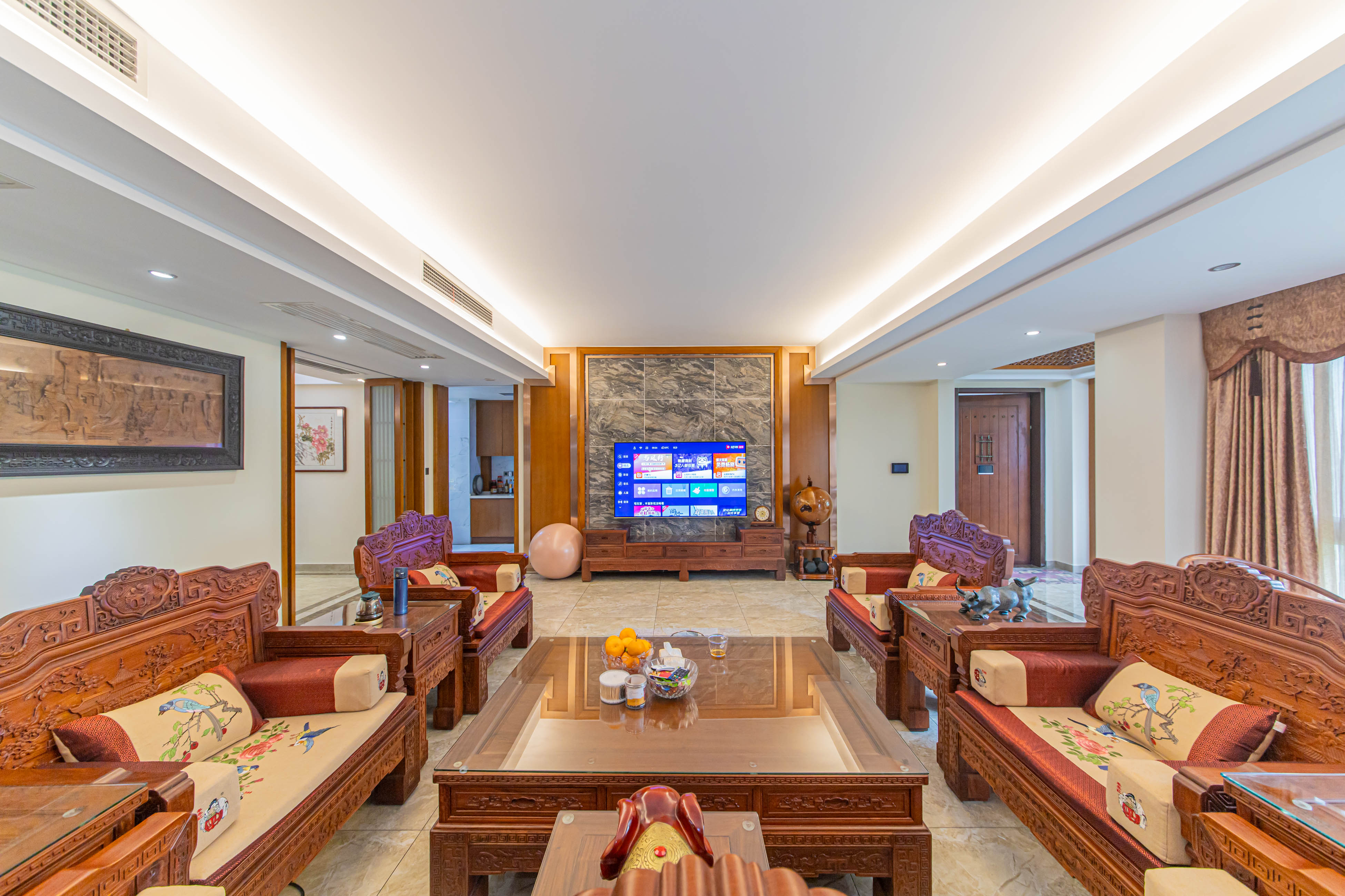 中建芙蓉和苑  4室2厅2卫    298.0万 中建芙蓉和苑  4室2厅2卫    298.0万客厅