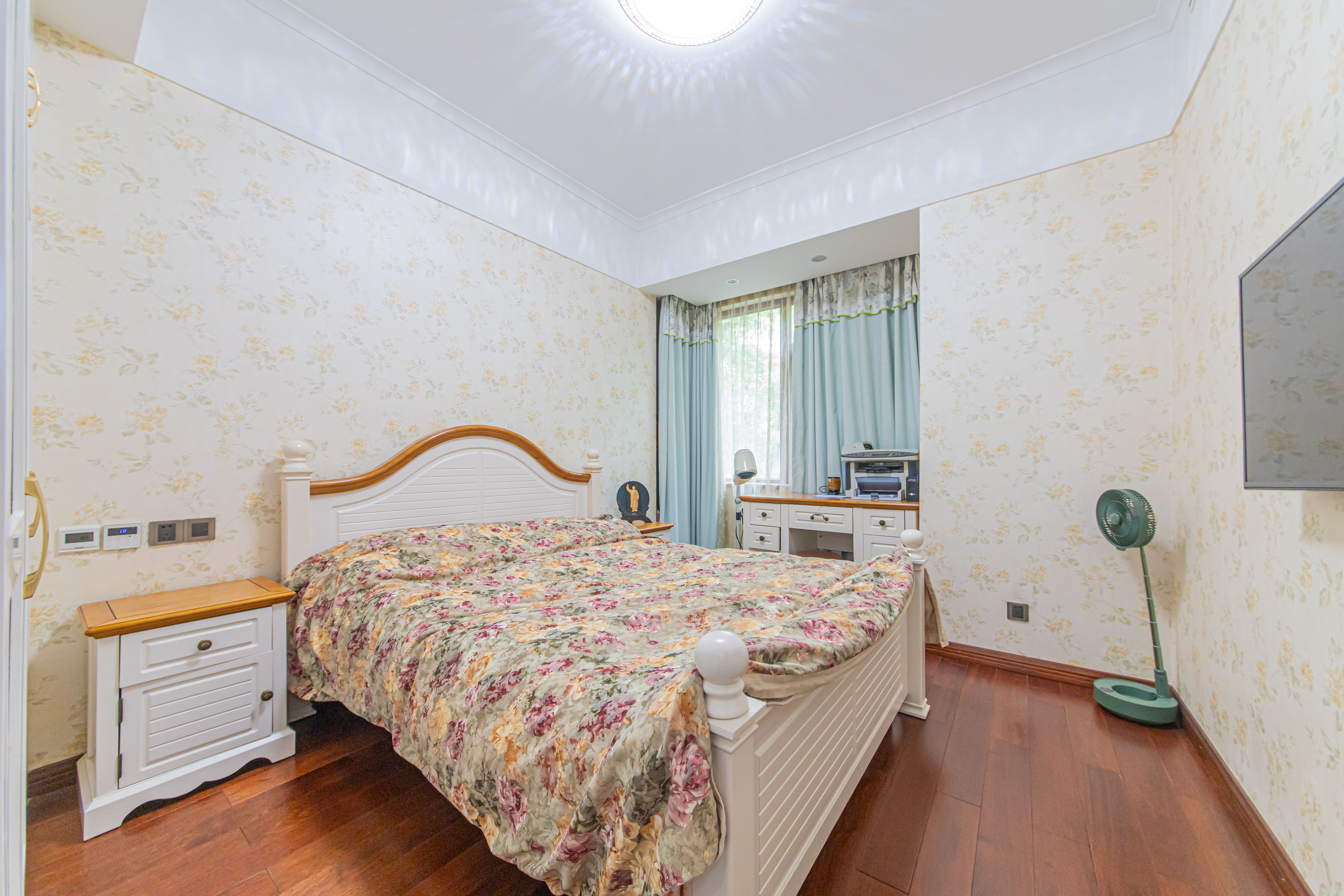 中建芙蓉和苑  4室2厅2卫    298.0万 中建芙蓉和苑  4室2厅2卫    298.0万卧室