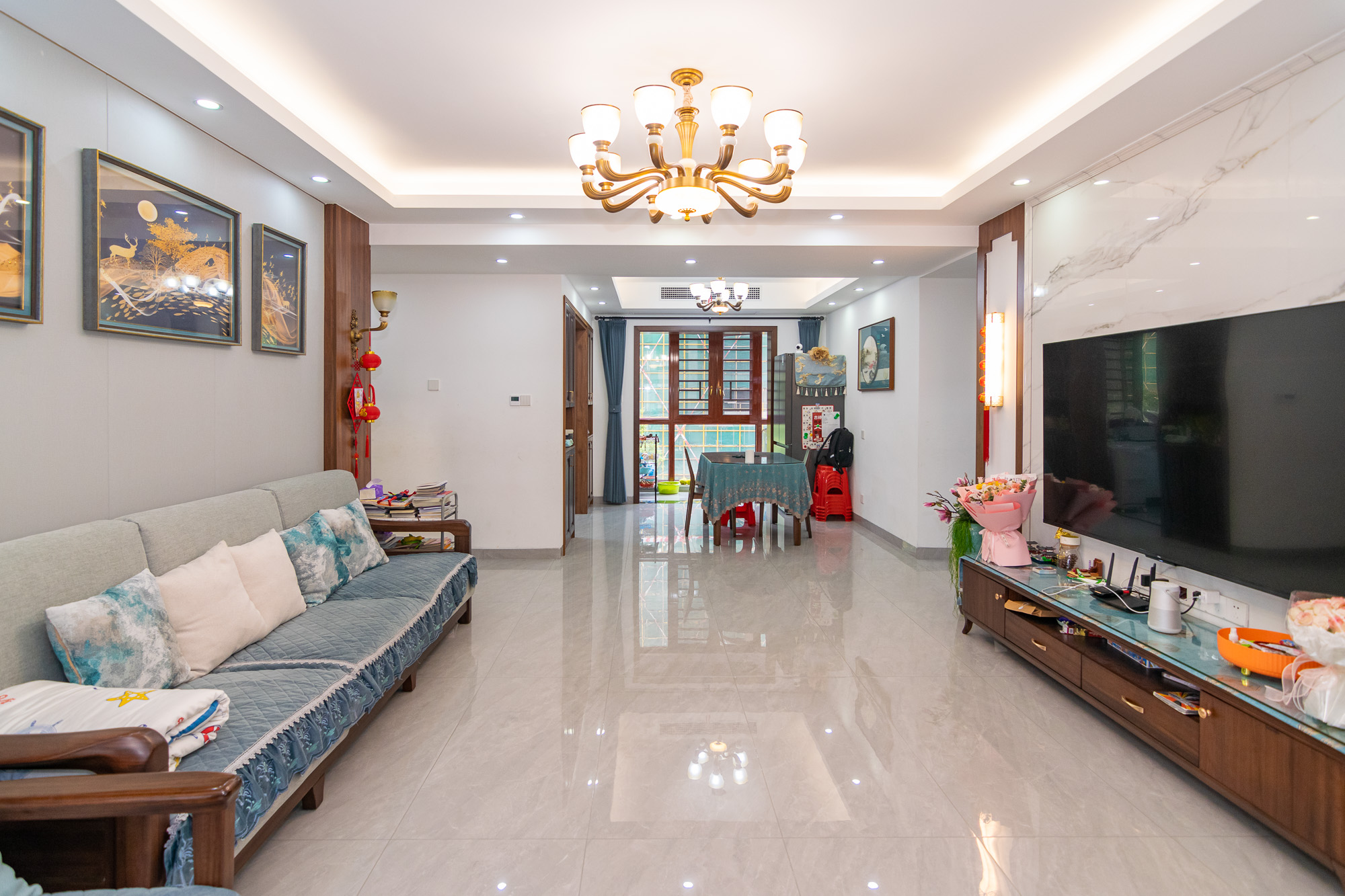 新华联梦想城 5室2厅2卫 155.0万 新华联梦想城 5室2厅2卫 155.0万客厅