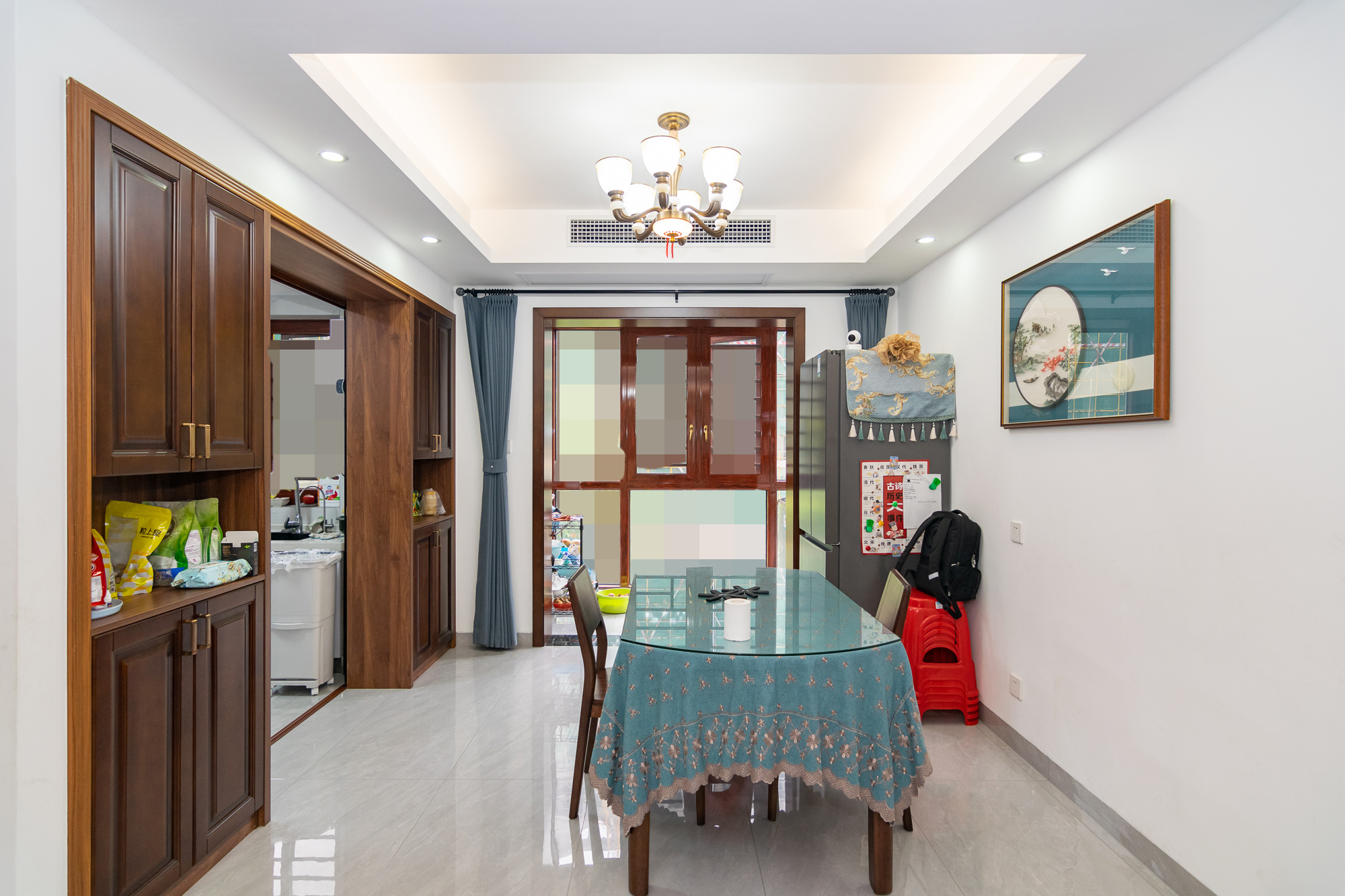 新华联梦想城 5室2厅2卫 155.0万 新华联梦想城 5室2厅2卫 155.0万客厅