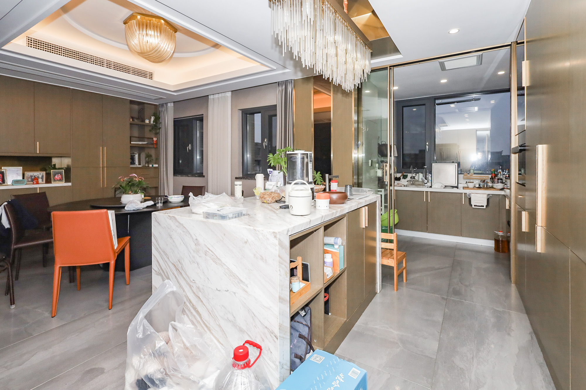 八方小区C区  4室2厅2卫   577.00万其他