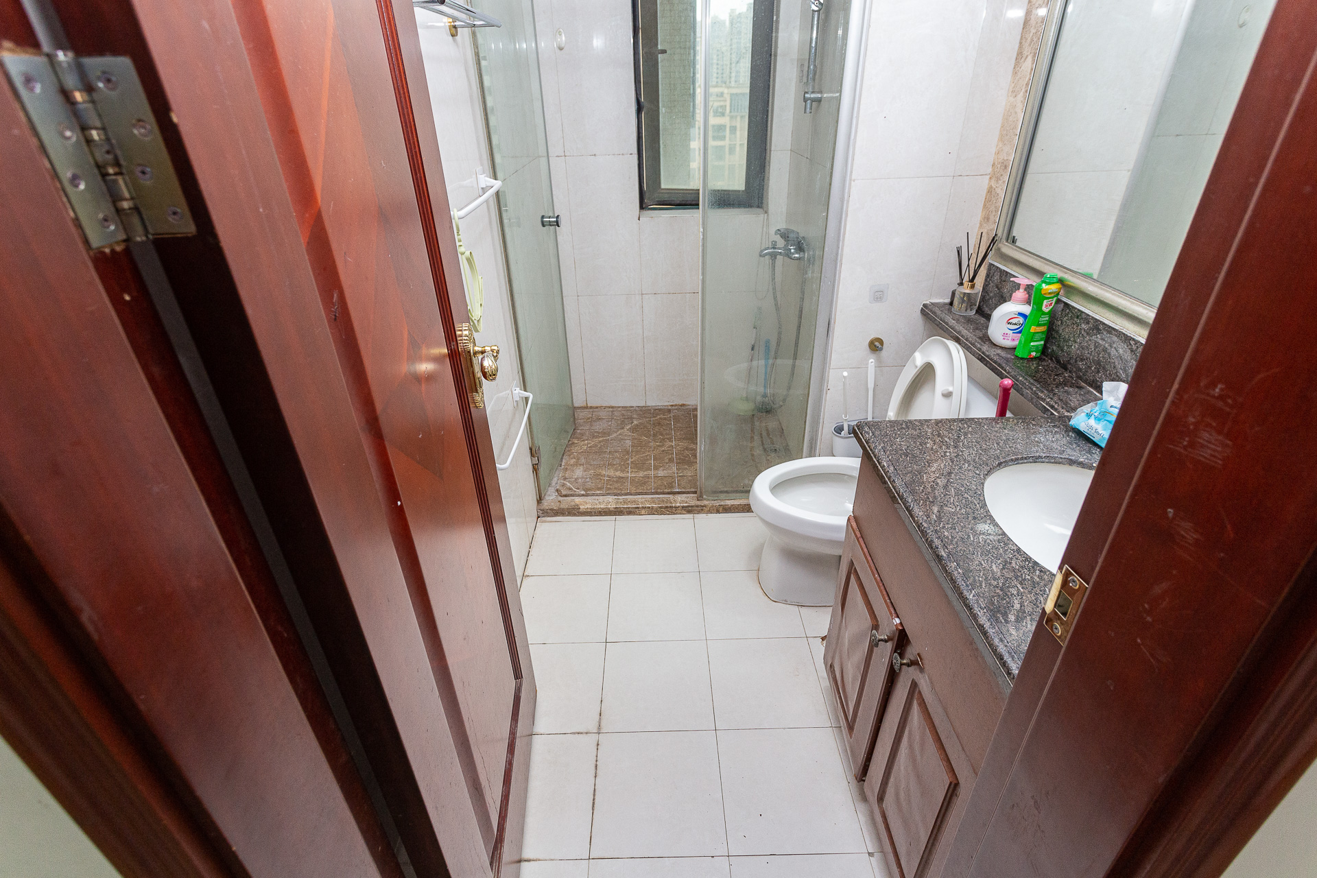 恒大名都 3室2厅1卫 68.0万 恒大名都 3室2厅1卫 68.0万卫生间