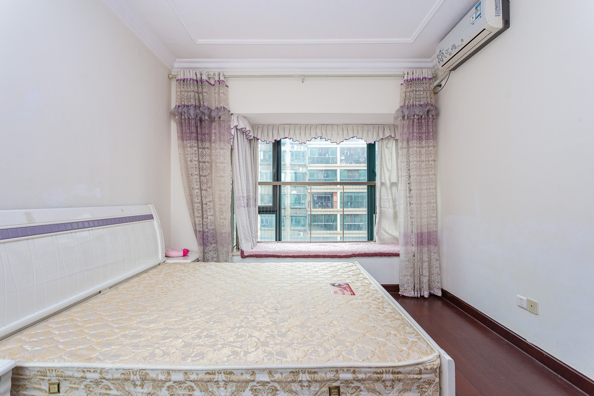 恒大名都 3室2厅1卫 68.0万 恒大名都 3室2厅1卫 68.0万卧室