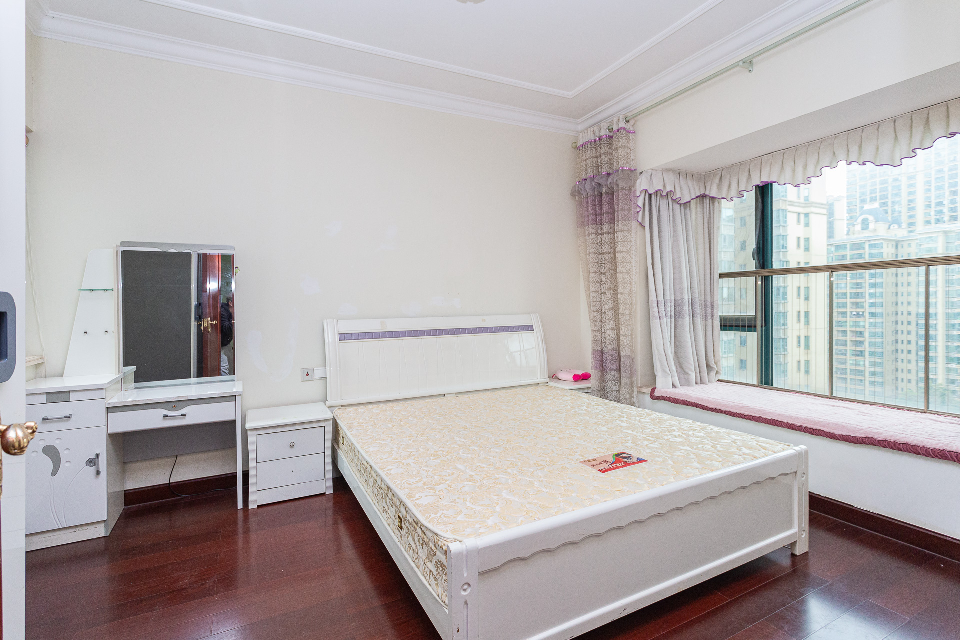 恒大名都 3室2厅1卫 68.0万 恒大名都 3室2厅1卫 68.0万卧室