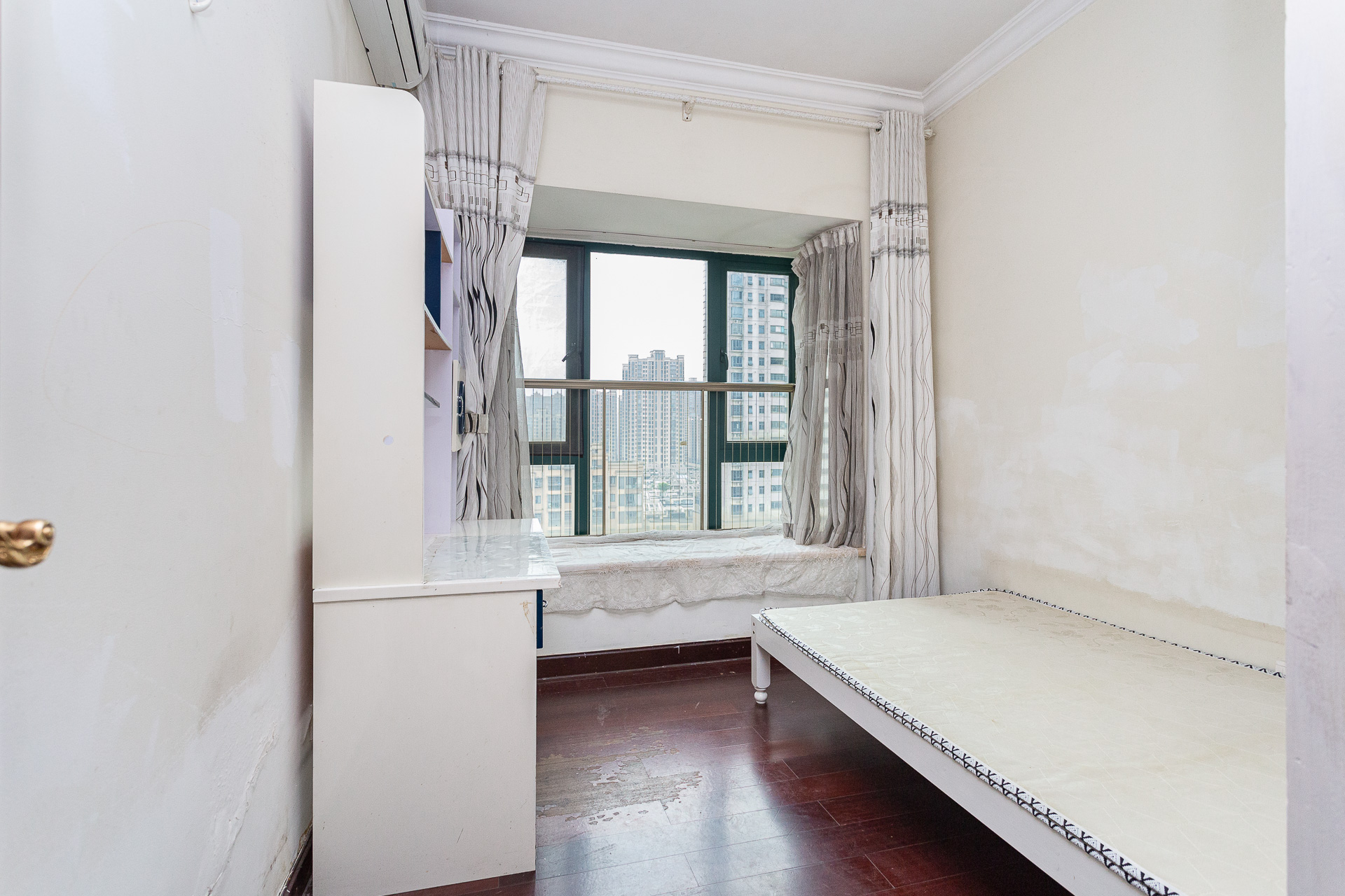 恒大名都 3室2厅1卫 68.0万 恒大名都 3室2厅1卫 68.0万卧室