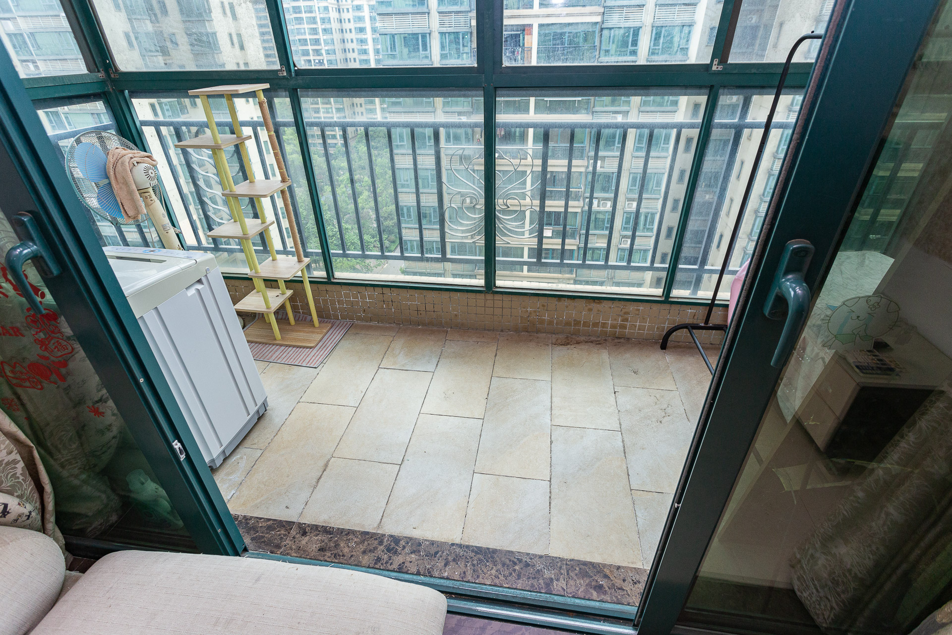 恒大名都 3室2厅1卫 68.0万 恒大名都 3室2厅1卫 68.0万阳台