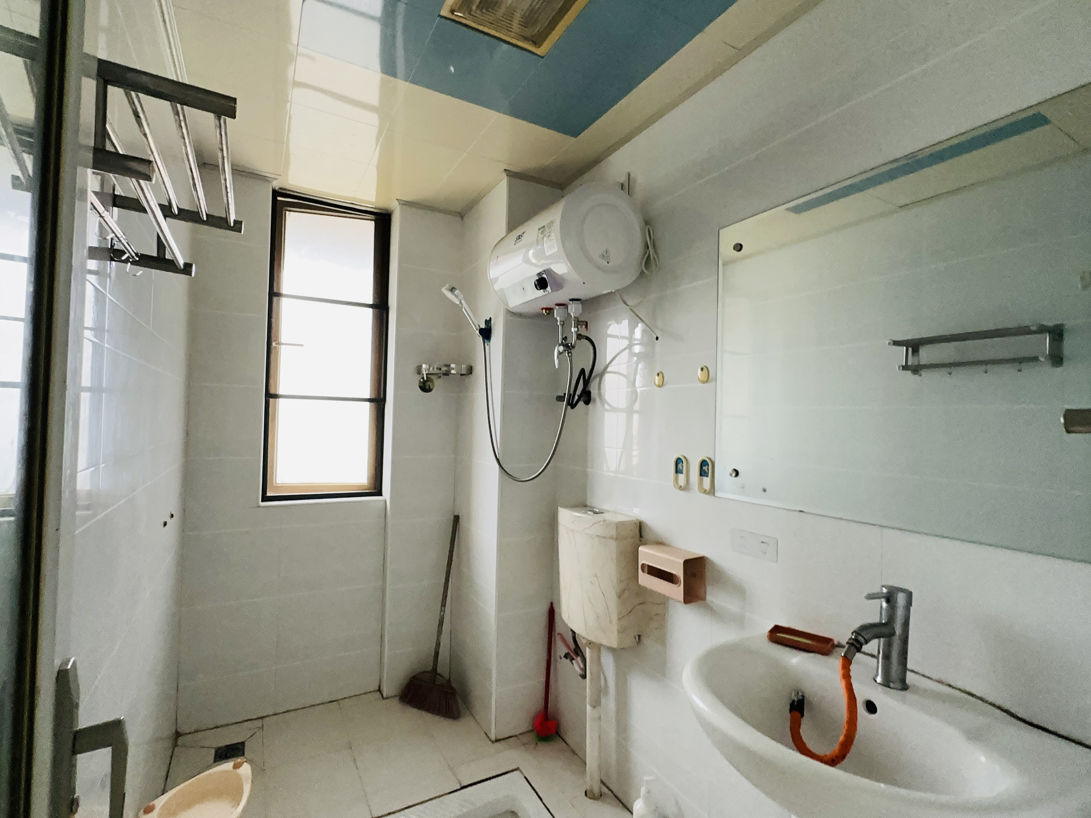 锦地翰城一期 1室0厅1卫 50.0万 锦地翰城一期 1室0厅1卫 50.0万卫生间