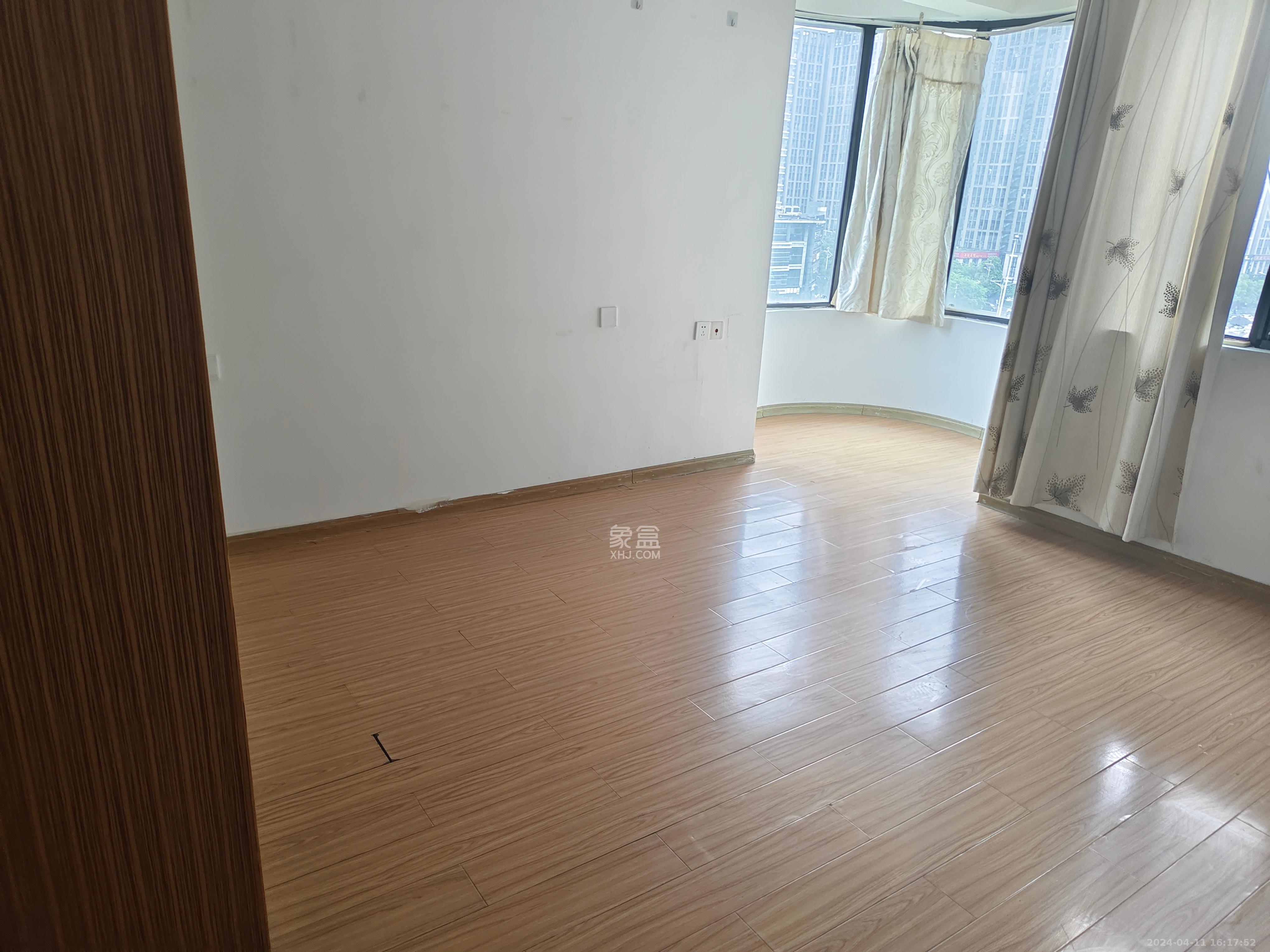 西城龙庭  3室1厅1卫   2400.00元/月室内图
