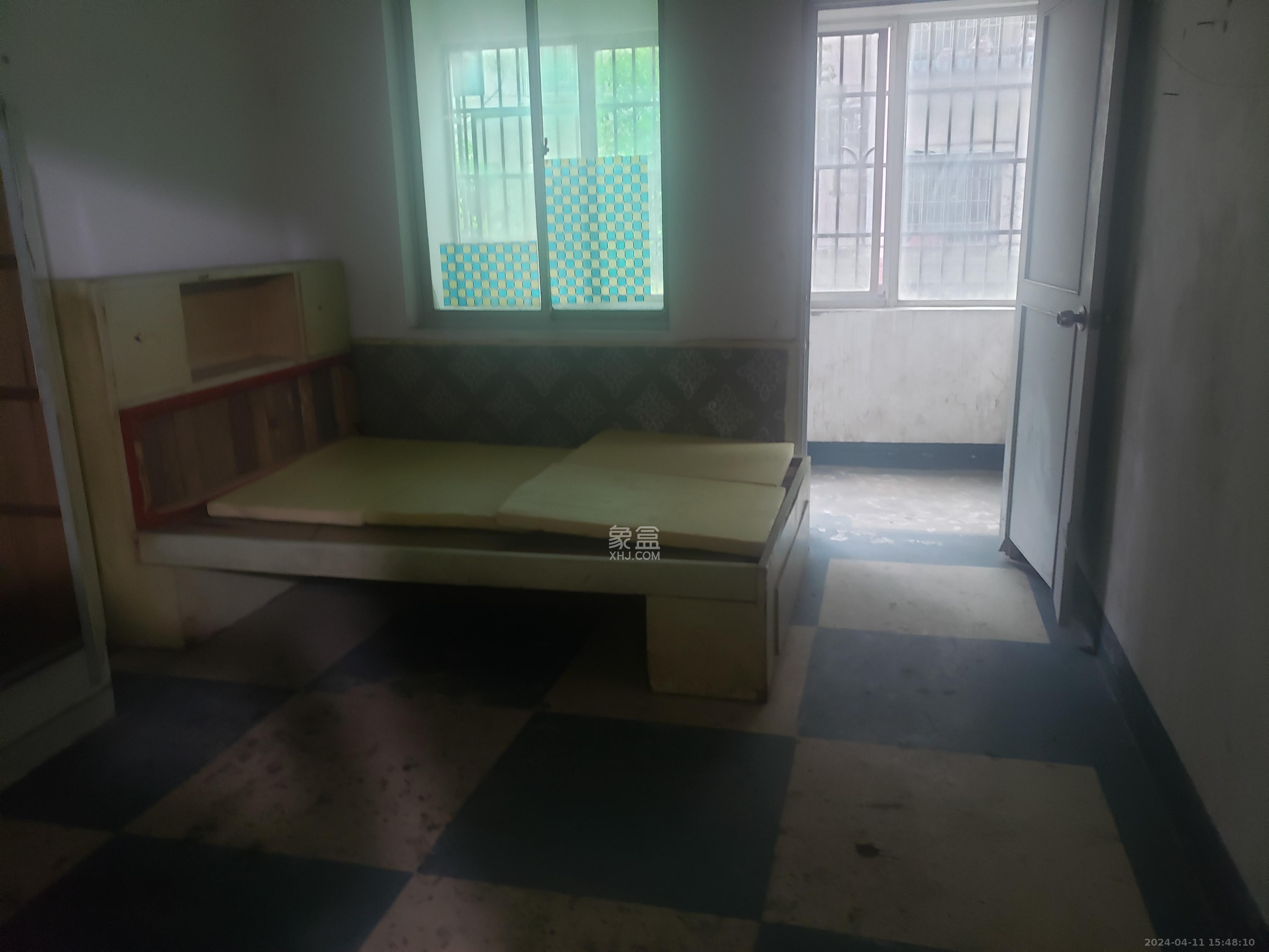 中南汽车世界  2室2厅1卫   1100.00元/月室内图1