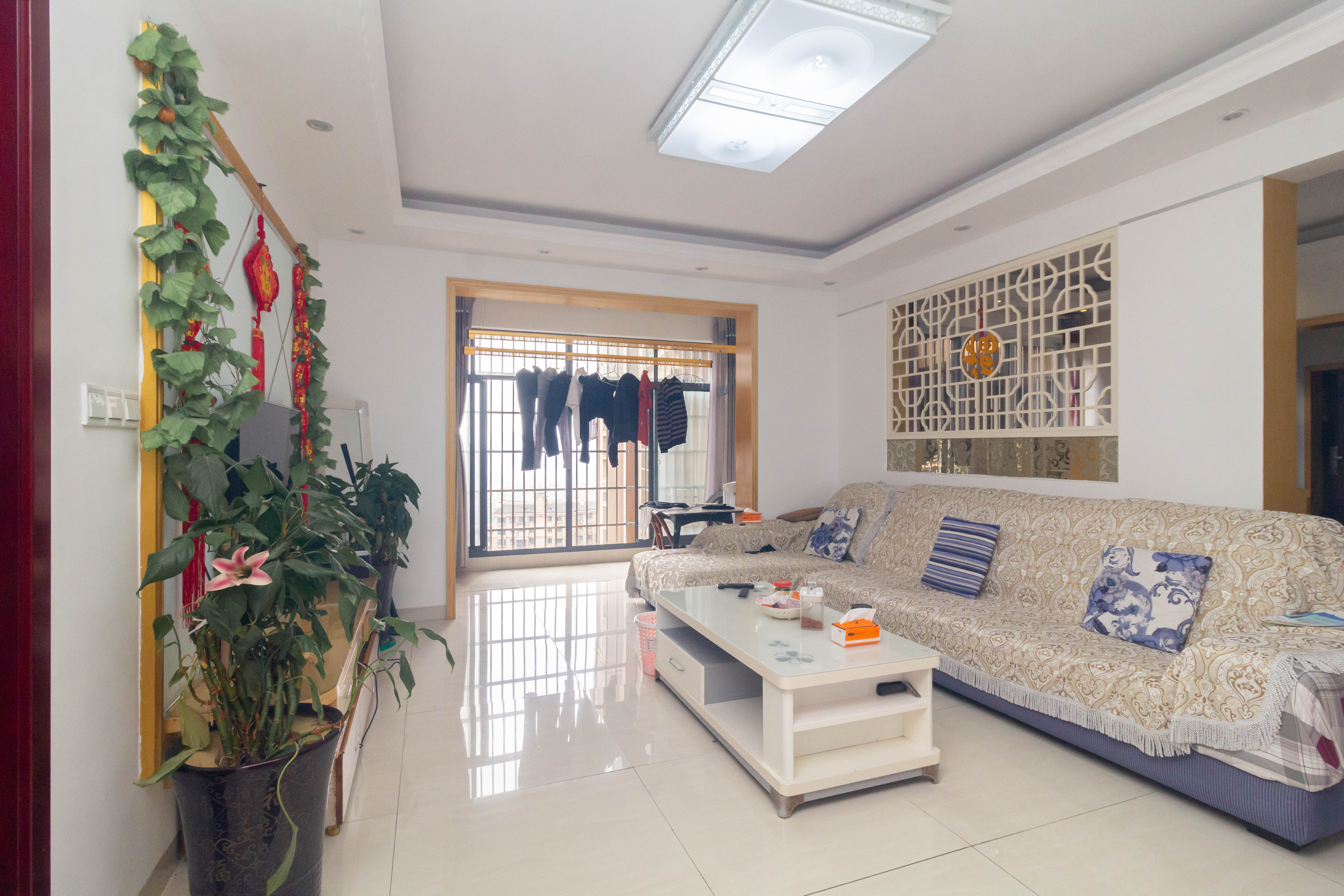 爵士湘 3室2厅1卫 90.0万 爵士湘 3室2厅1卫 90.0万客厅