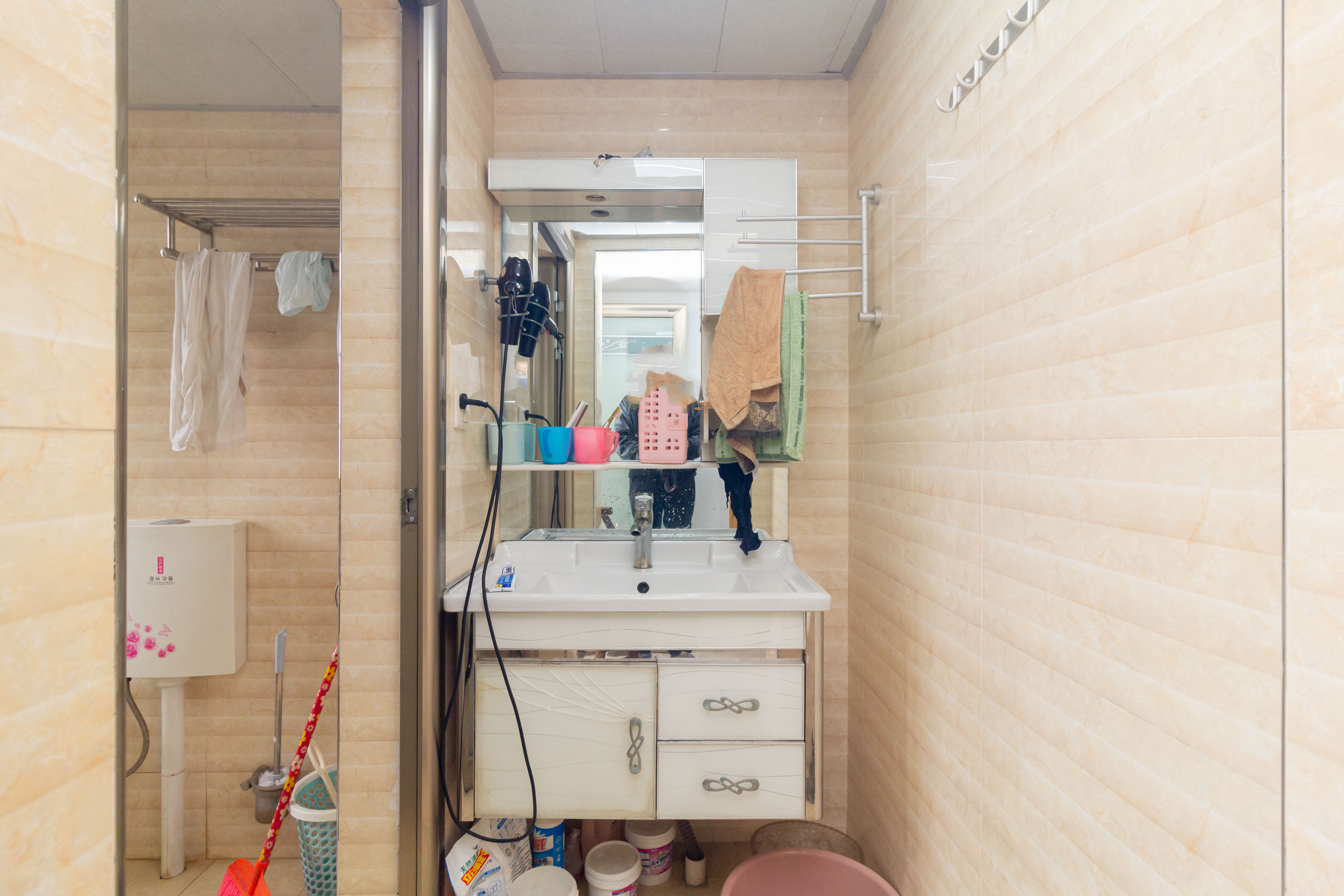 爵士湘 3室2厅1卫 90.0万 爵士湘 3室2厅1卫 90.0万卫生间