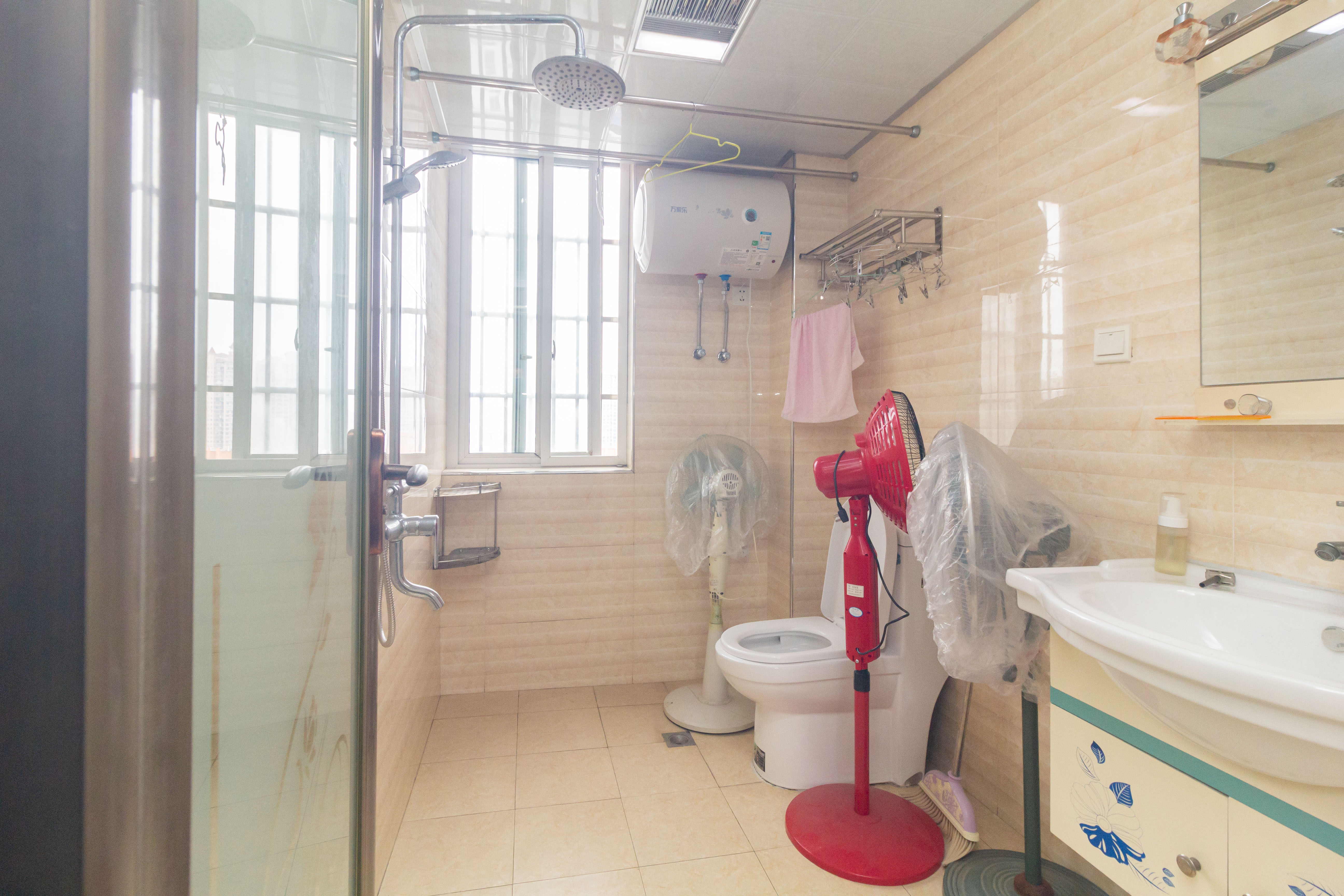 爵士湘  3室2厅1卫    90.0万卫生间