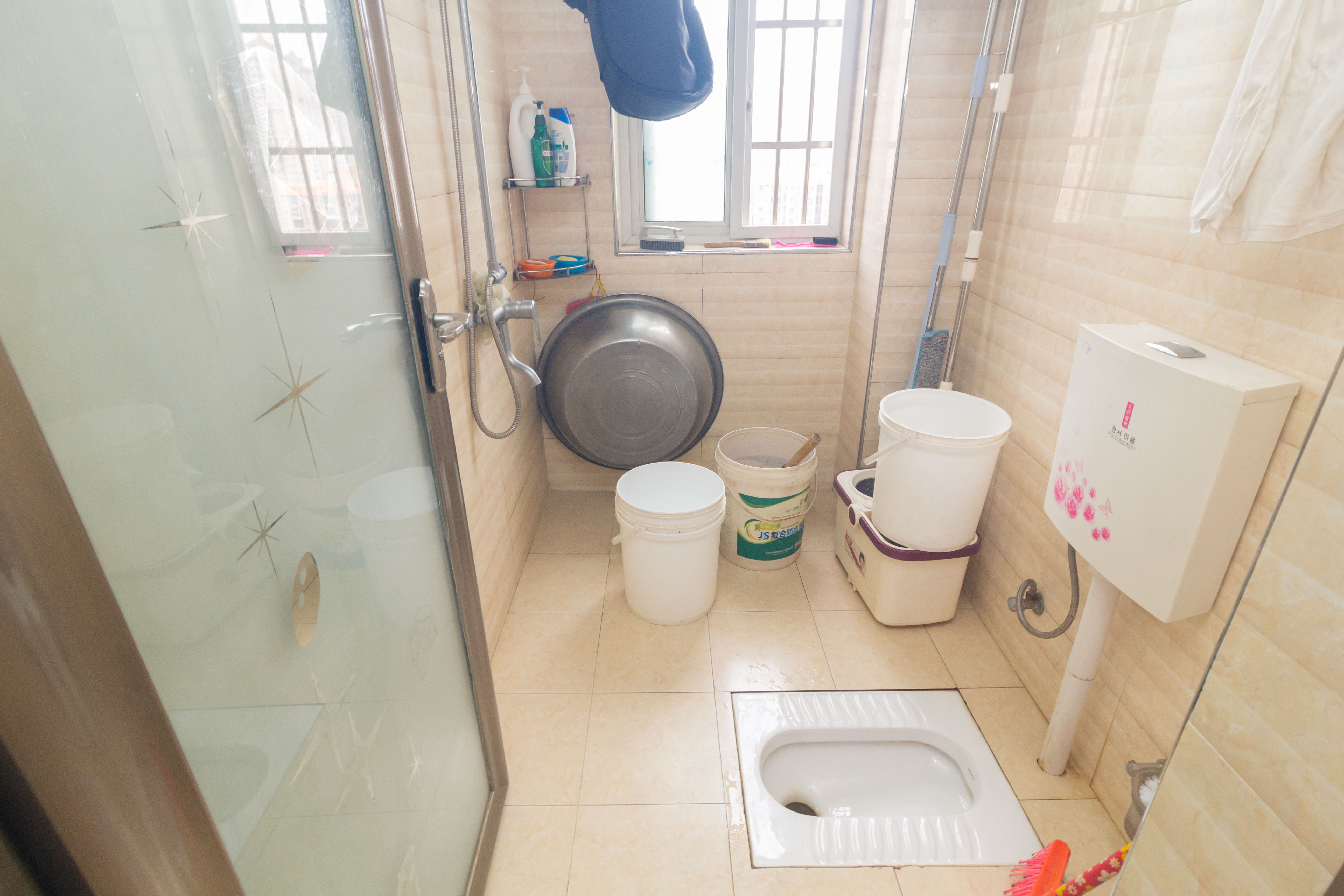 爵士湘  3室2厅1卫    90.0万卫生间