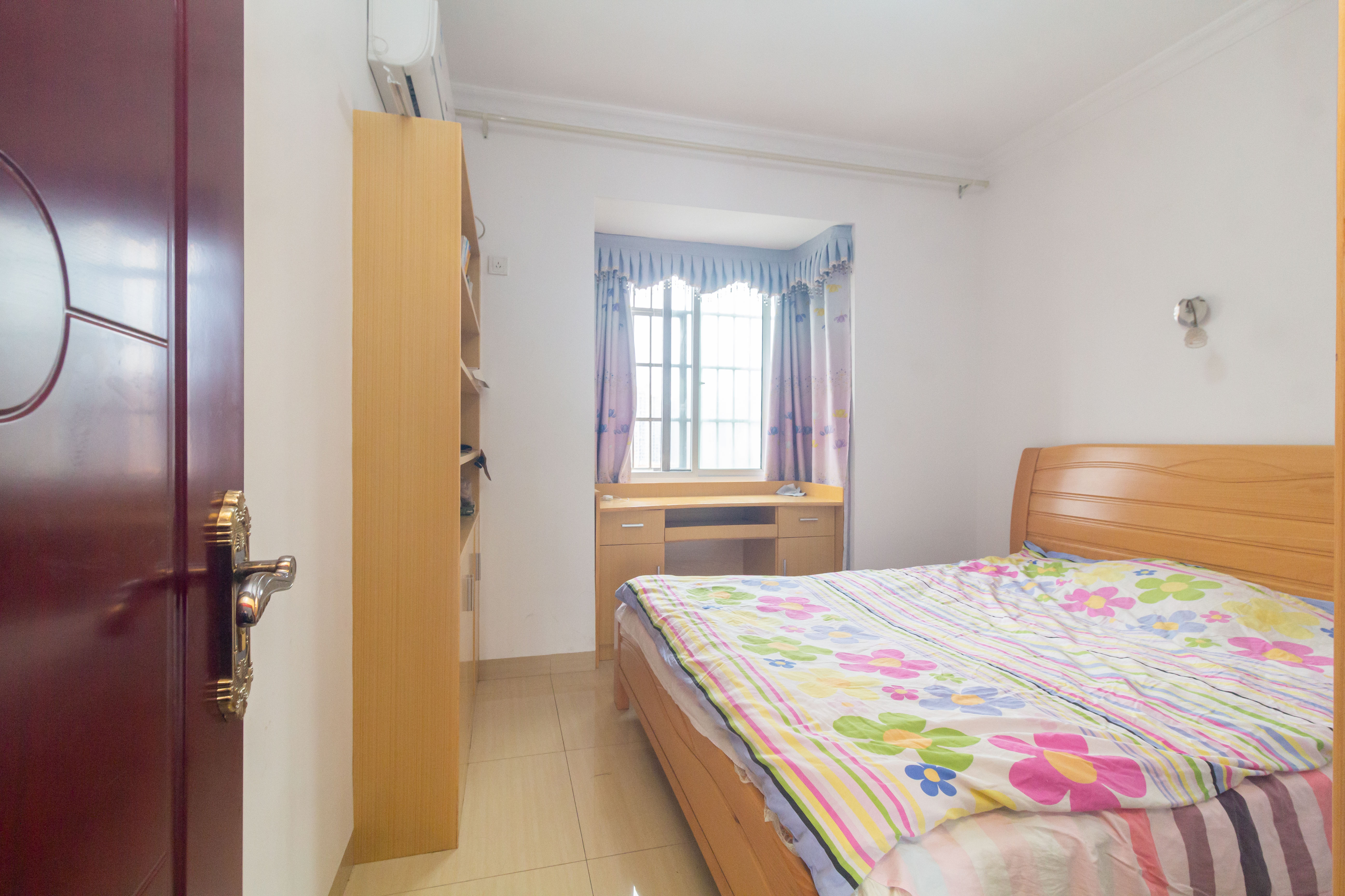 爵士湘  3室2厅1卫    90.0万卧室