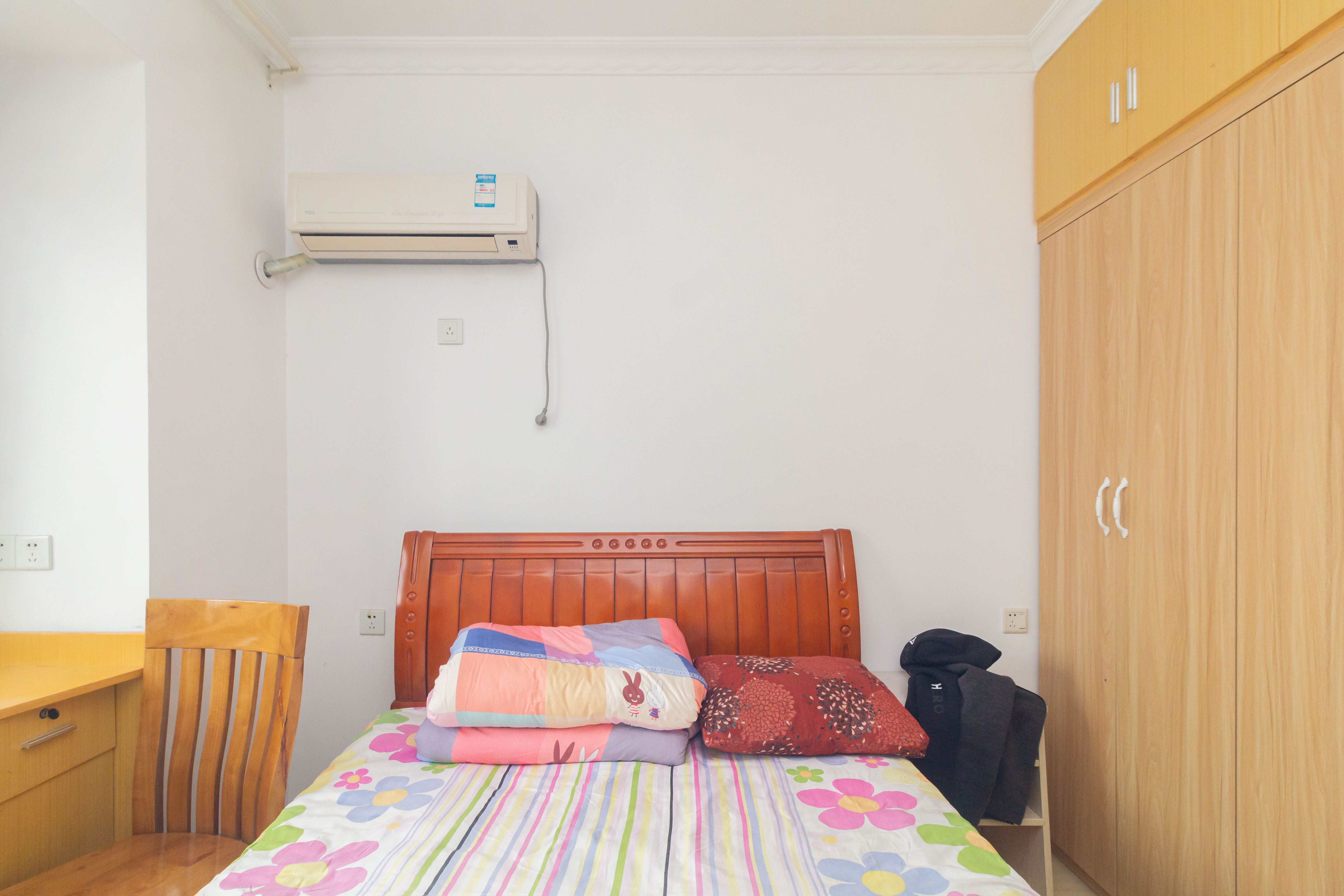 爵士湘  3室2厅1卫    90.0万卧室