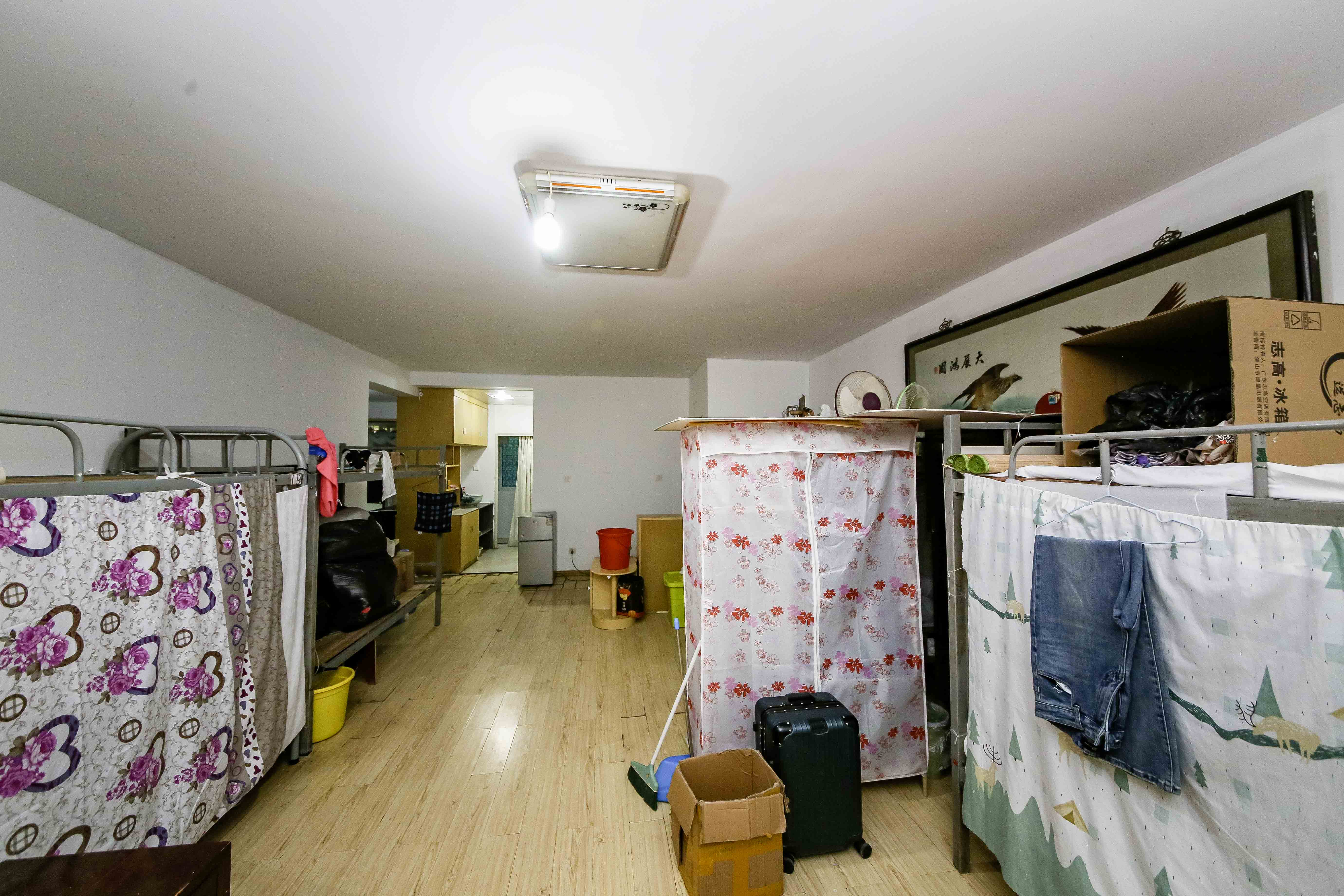 金秋小区  3室2厅1卫   145.00万客厅