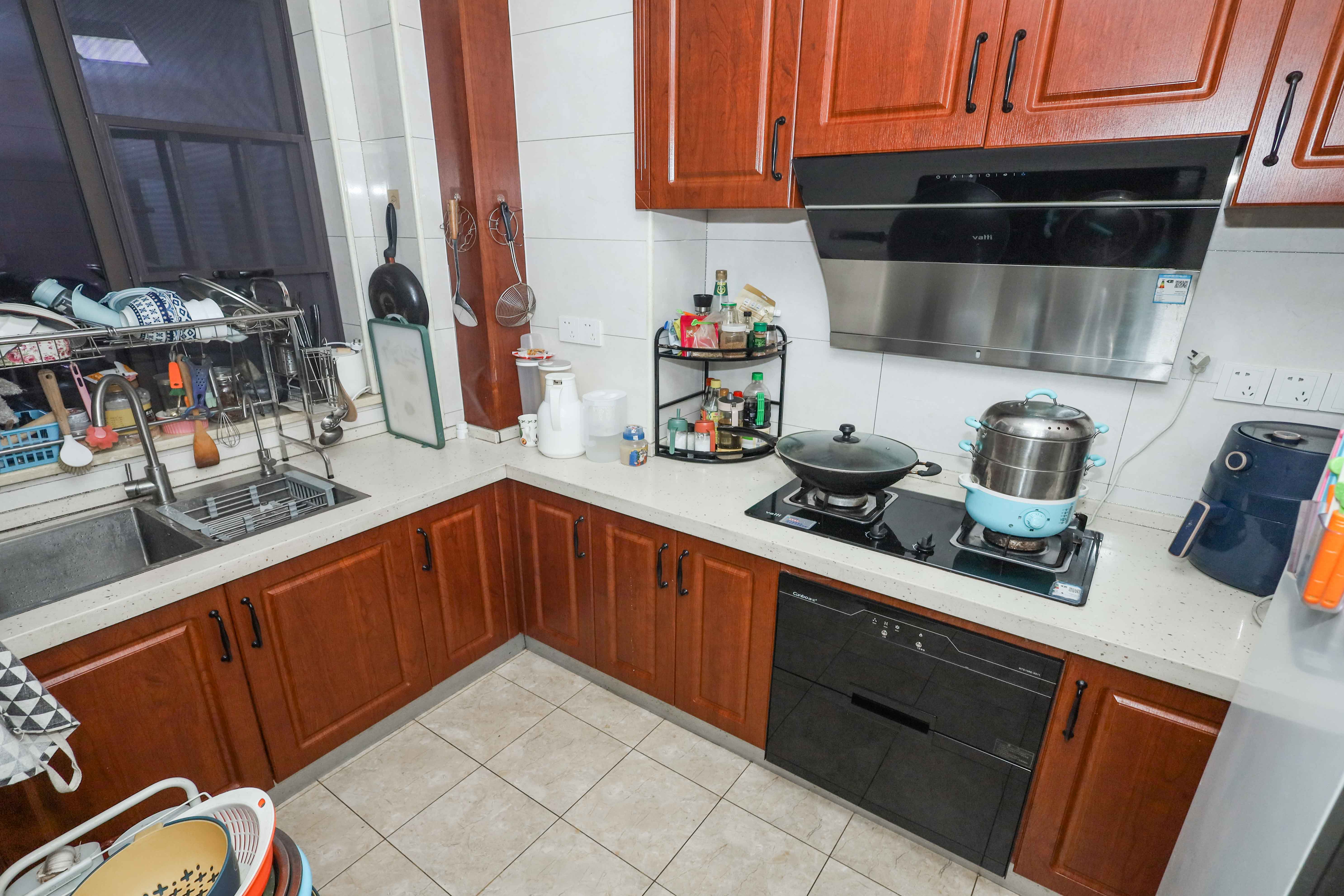 中冶中央公园  4室2厅2卫    145.0万 中冶中央公园  4室2厅2卫    145.0万厨房