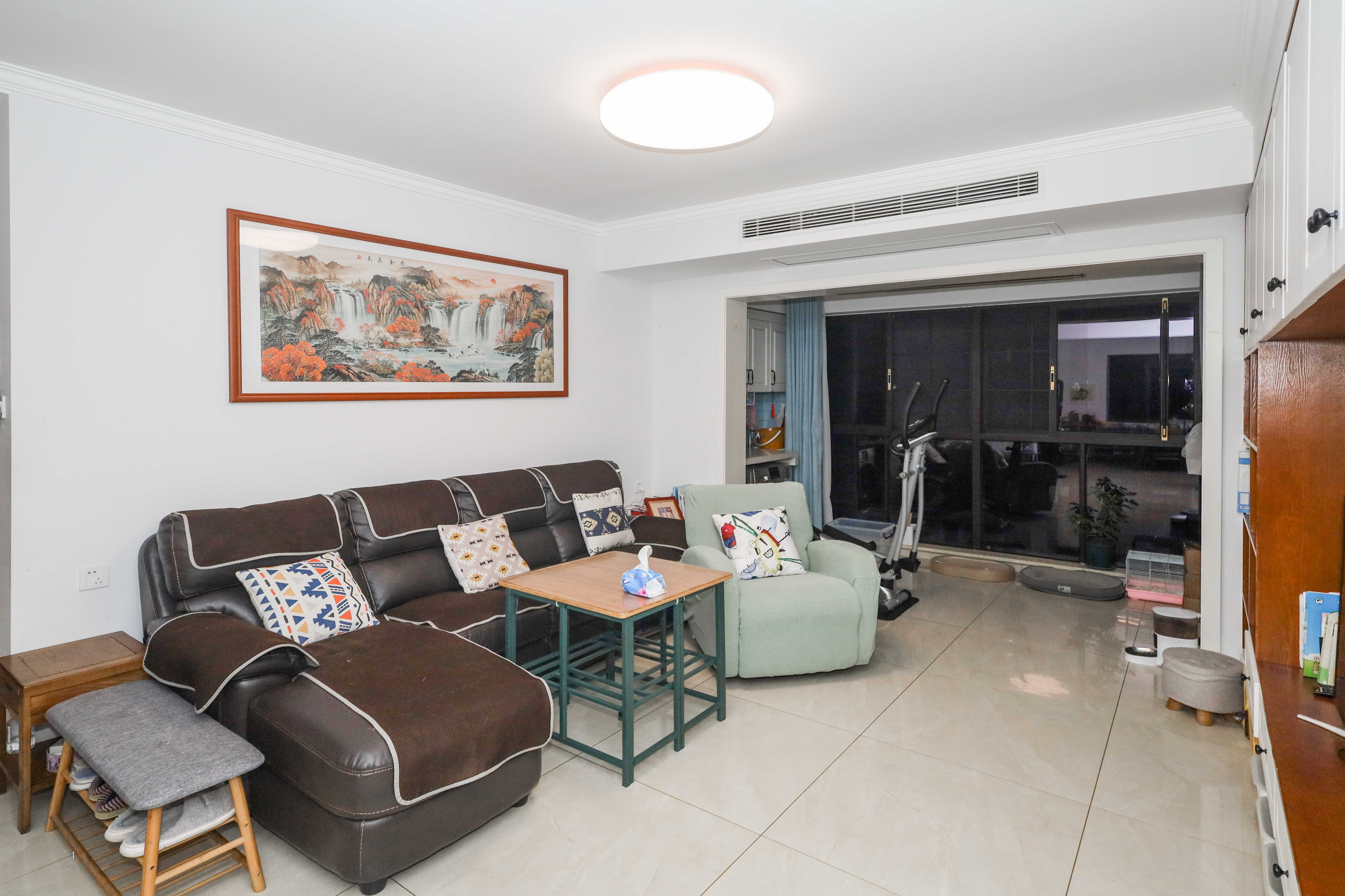 中冶中央公园  4室2厅2卫    145.0万客厅