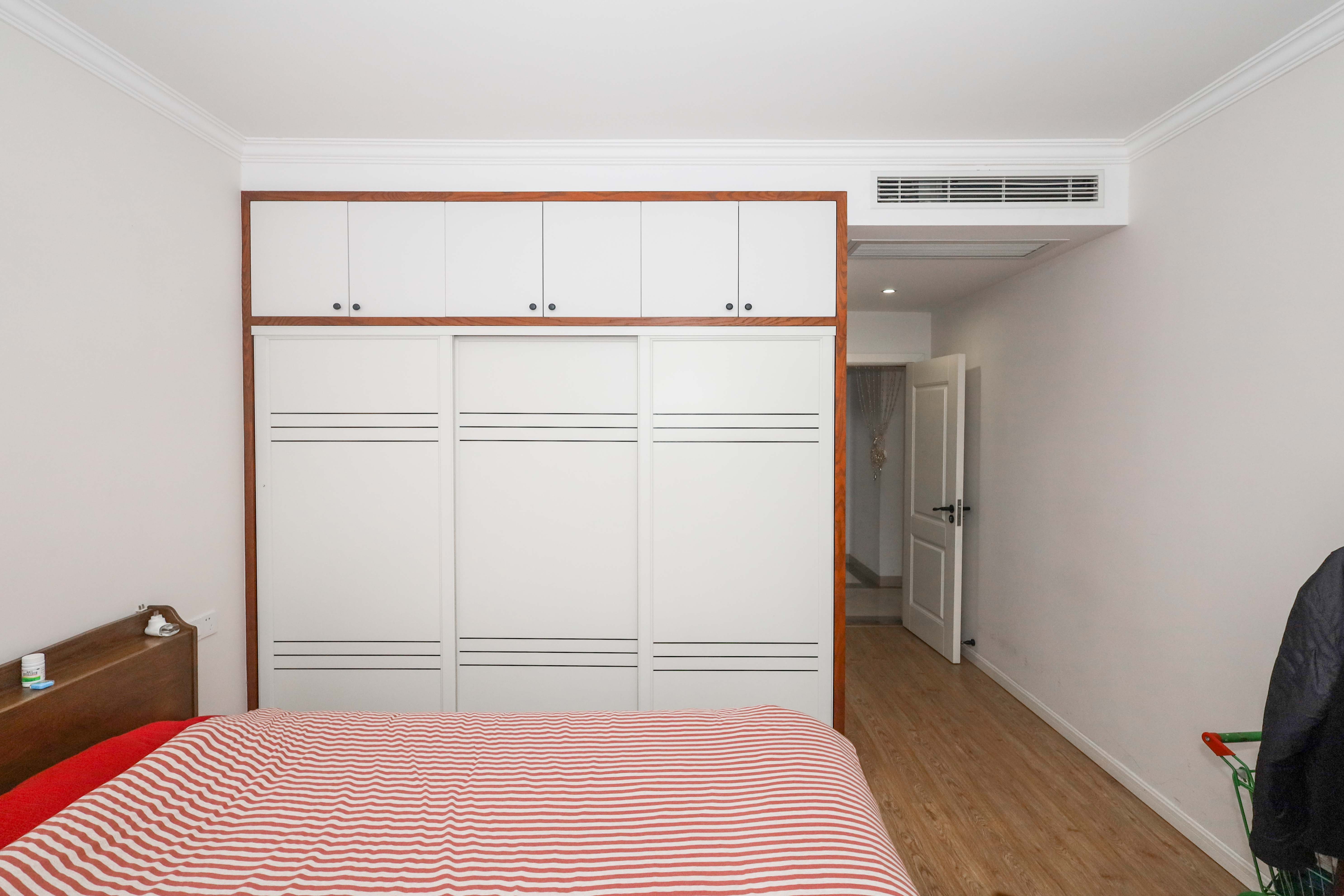 中冶中央公园  4室2厅2卫    145.0万卧室