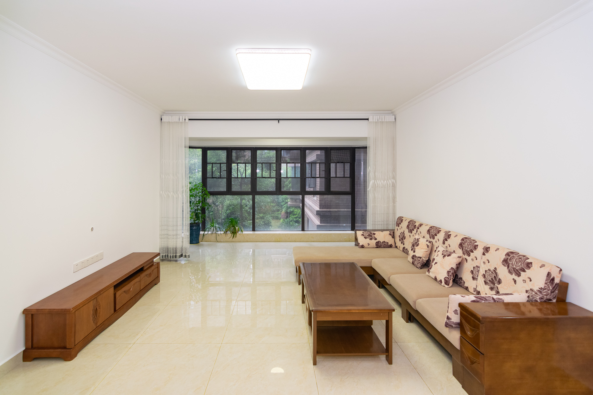 润和长郡(润和紫郡二三期) 5室2厅2卫 128.0万 润和长郡(润和紫郡二三期) 5室2厅2卫 128.0万客厅