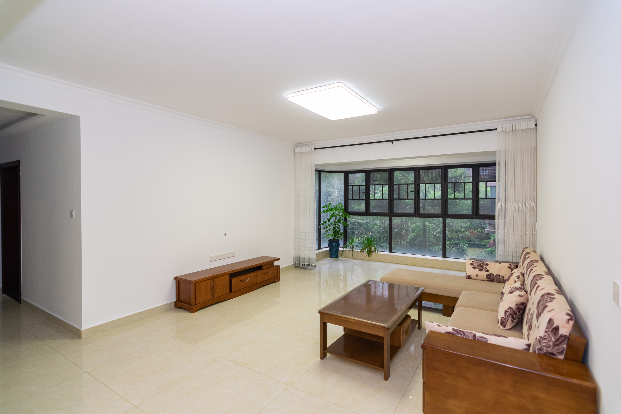 润和长郡(润和紫郡二三期) 5室2厅2卫 128.0万 润和长郡(润和紫郡二三期) 5室2厅2卫 128.0万客厅