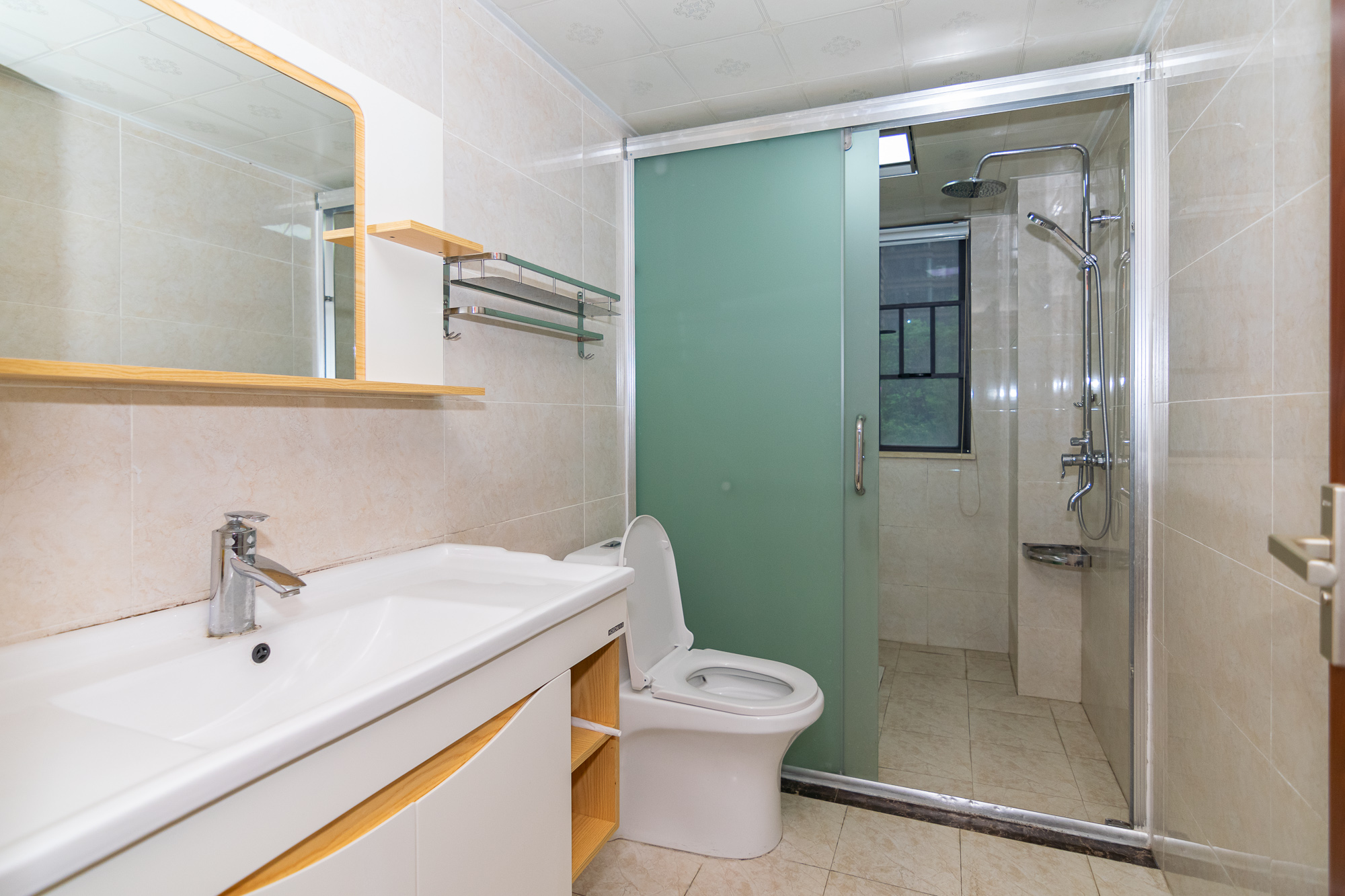 润和长郡(润和紫郡二三期) 5室2厅2卫 128.0万 润和长郡(润和紫郡二三期) 5室2厅2卫 128.0万卫生间