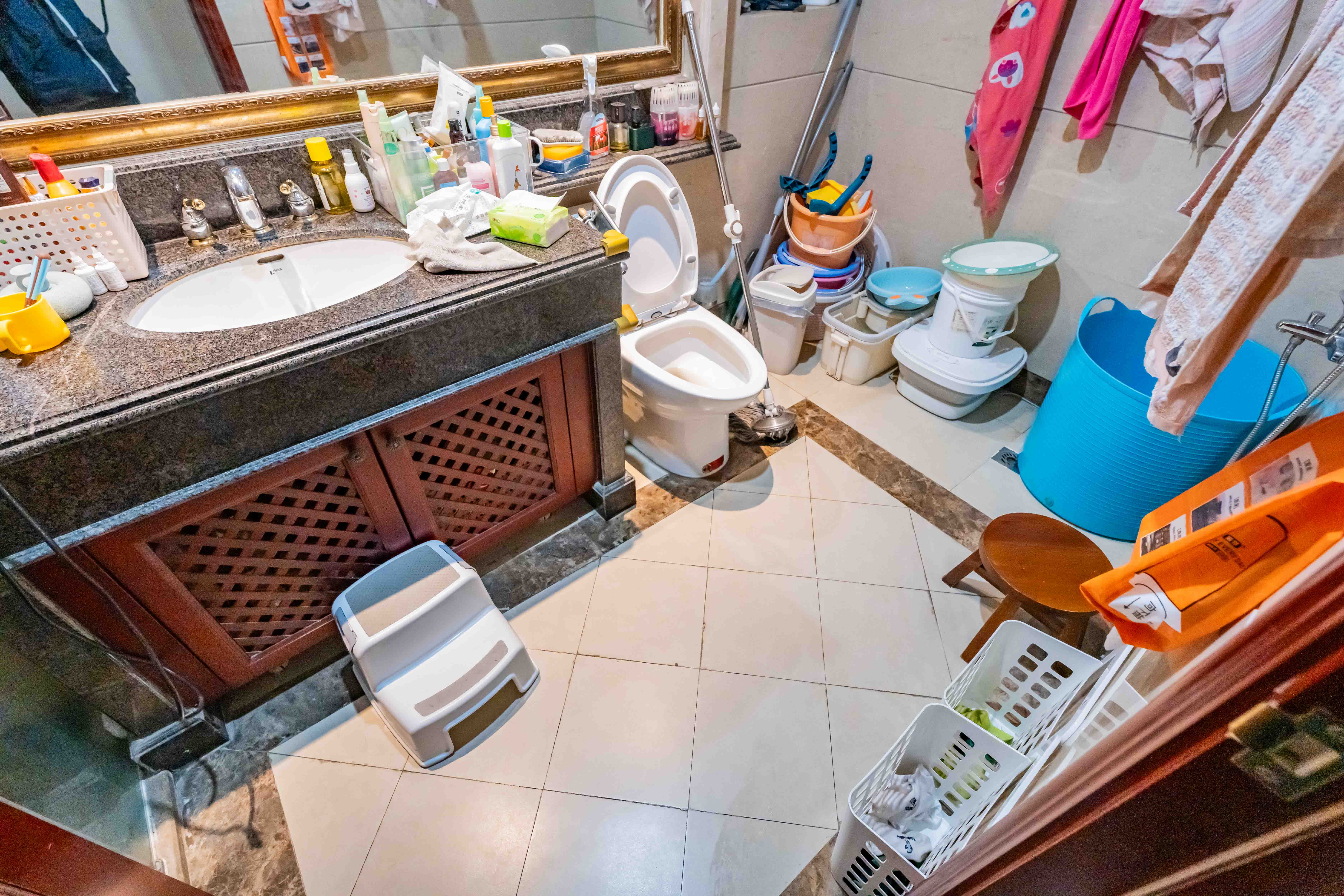 恒大雅苑  4室2厅2卫   258.00万卫生间