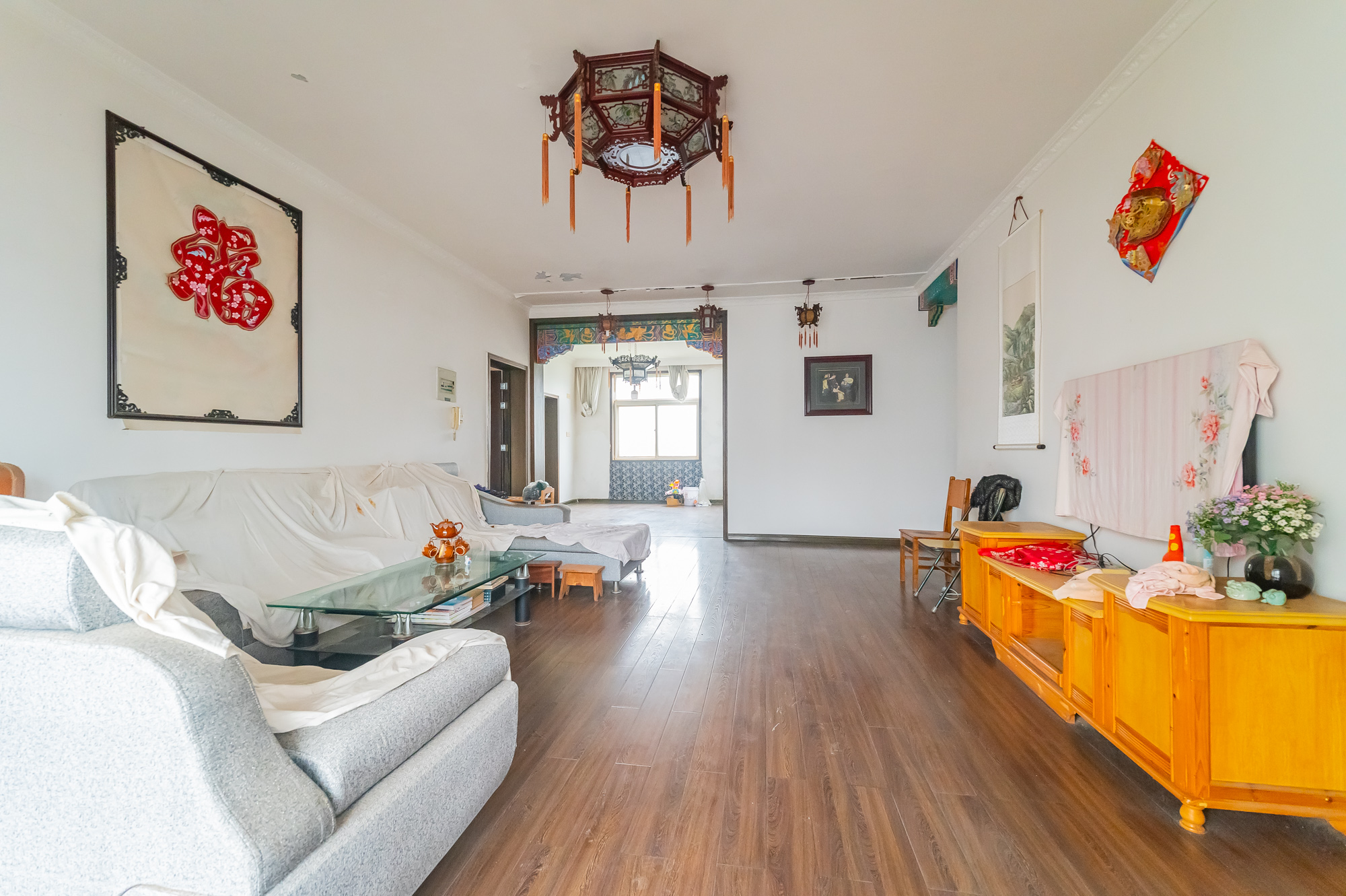 金岸教师公寓  5室2厅2卫   60.00万客厅