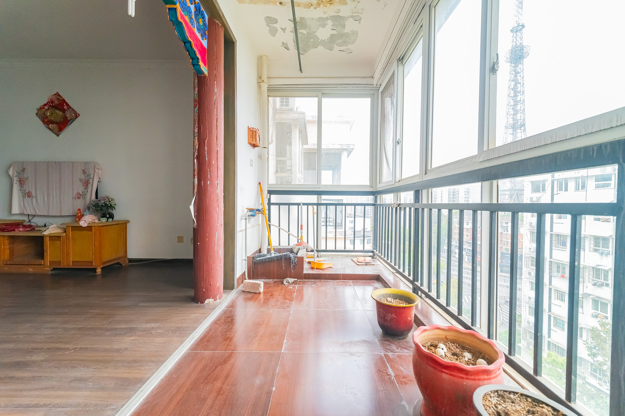 金岸教师公寓  5室2厅2卫   60.00万阳台