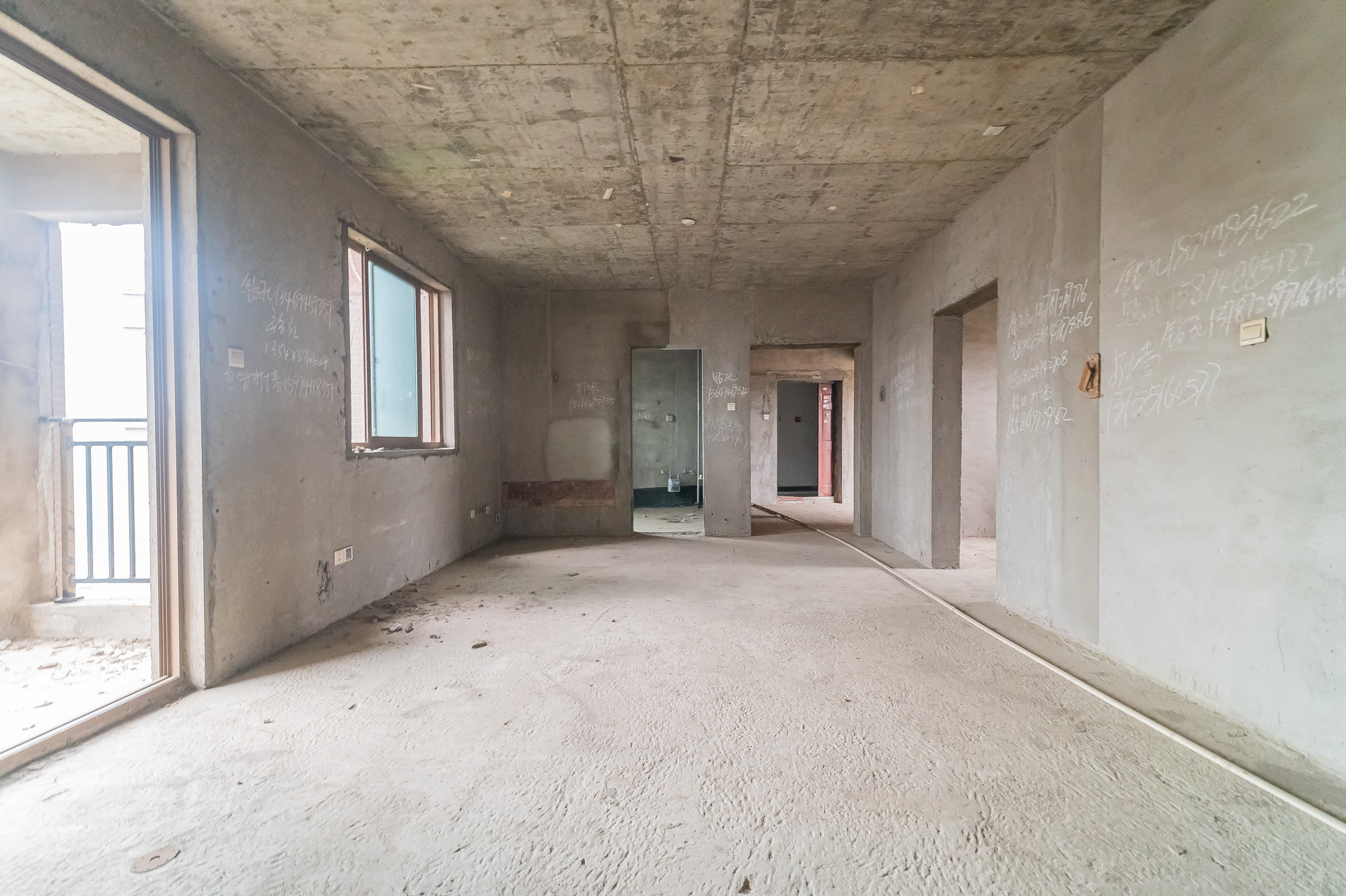 湖湾世景  4室2厅2卫    78.0万客厅