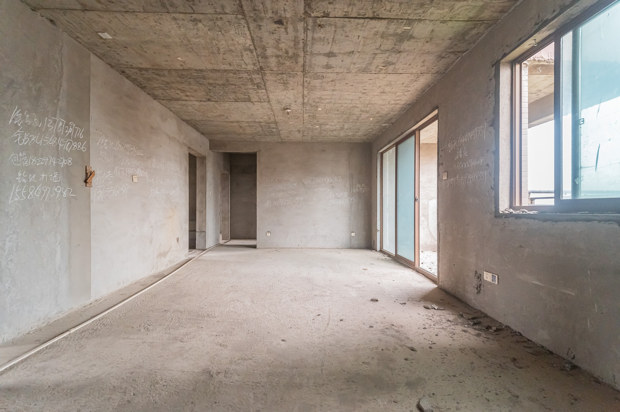 湖湾世景  4室2厅2卫    78.0万客厅