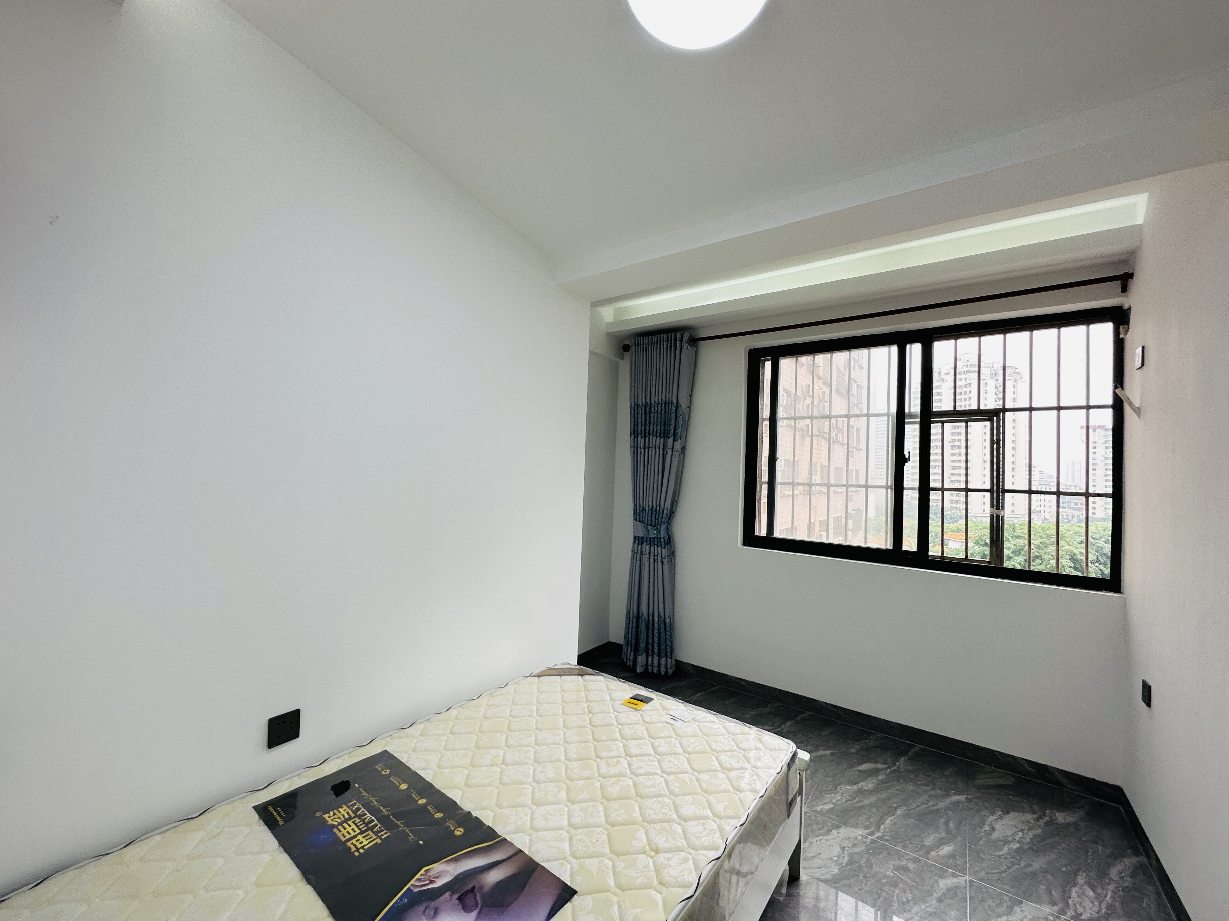 德派斯大厦 3室1厅1卫 85.0万 德派斯大厦 3室1厅1卫 85.0万卧室