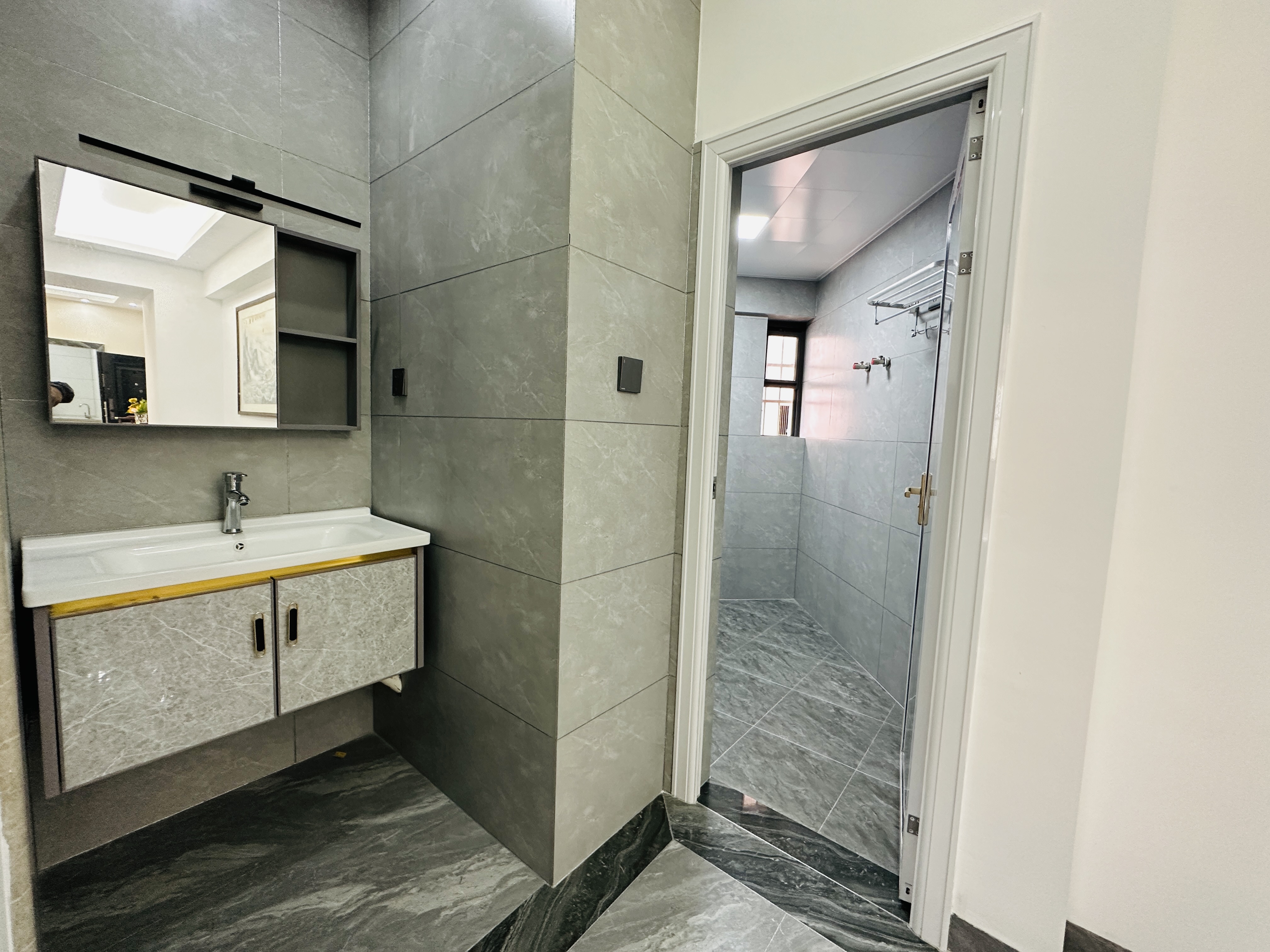 德派斯大厦 3室2厅1卫 105.0万 德派斯大厦 3室2厅1卫 105.0万其他