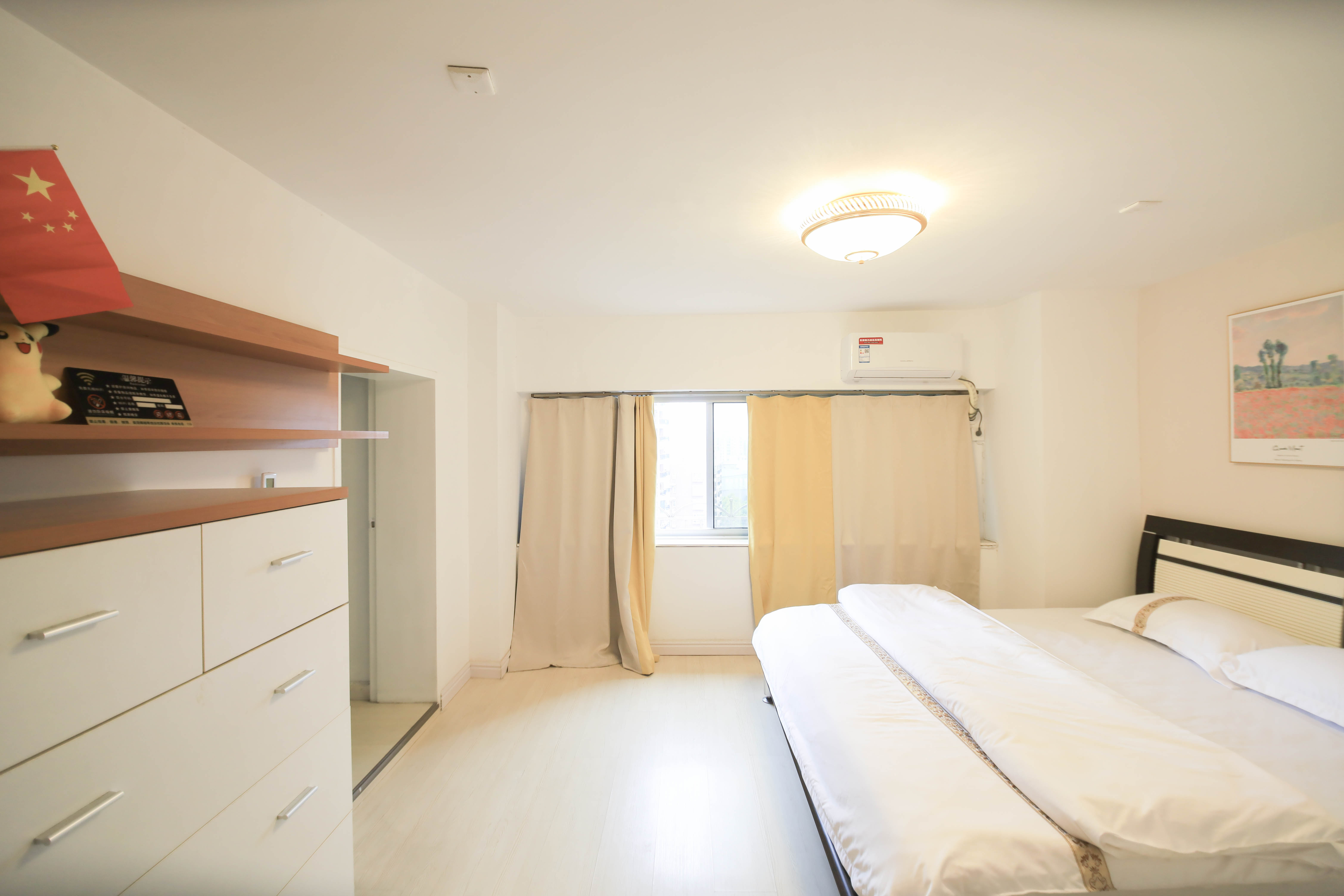 宏景名厦  3室2厅2卫   120.00万卧室